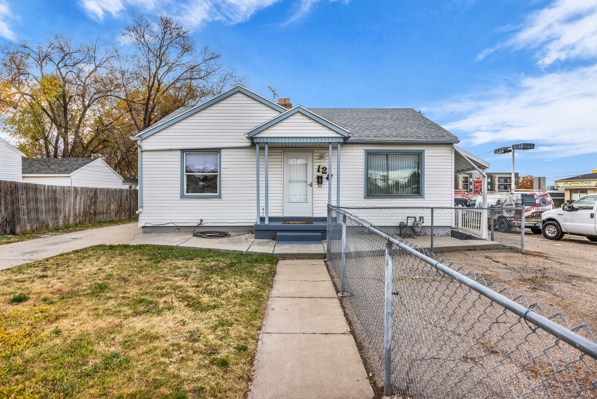 Clearfield House: 12 S Lakeview Dr