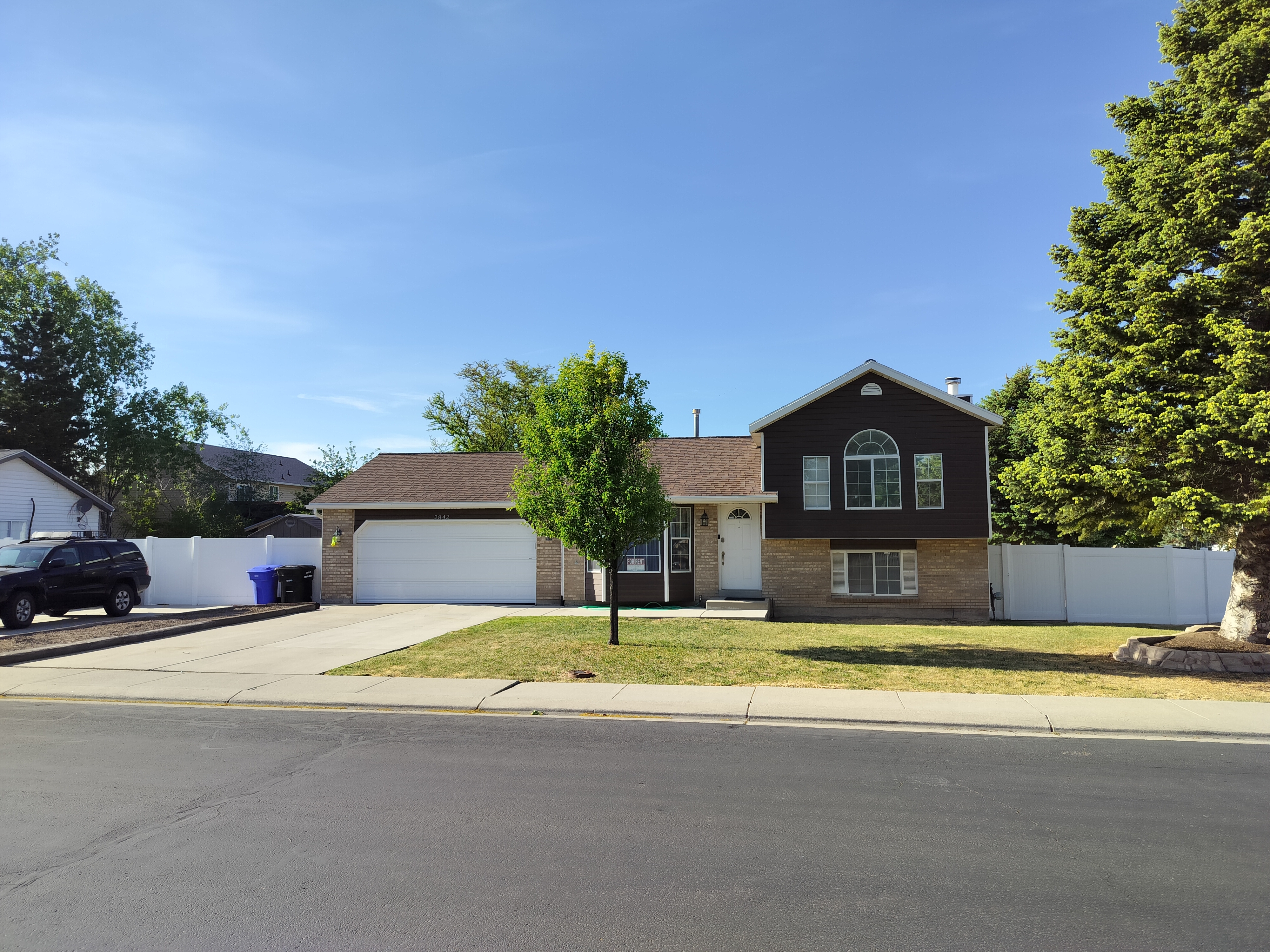 West Jordan House: 2842 W Strawberry Loop