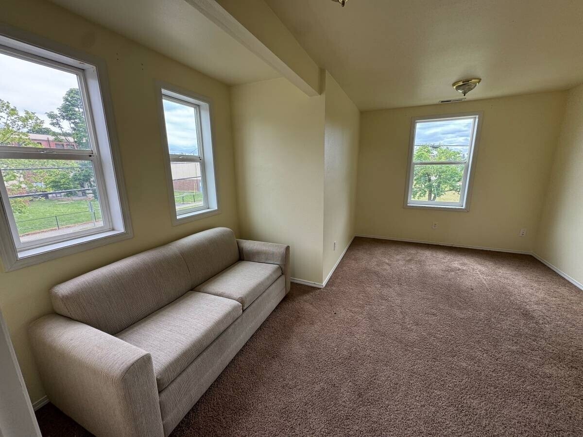 Salem Single Room: 2103 Broadway St NE