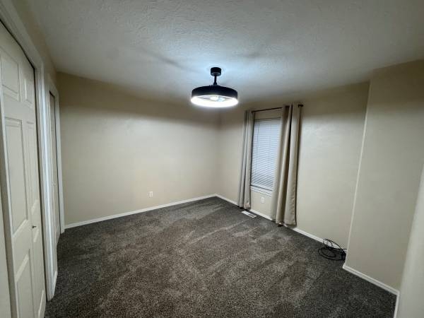 Salem House: 7091 Dunsmere St SE