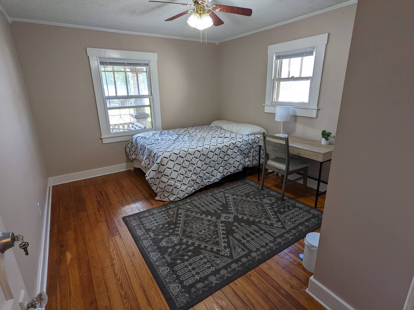 Louisville House: 509 N Hite Ave