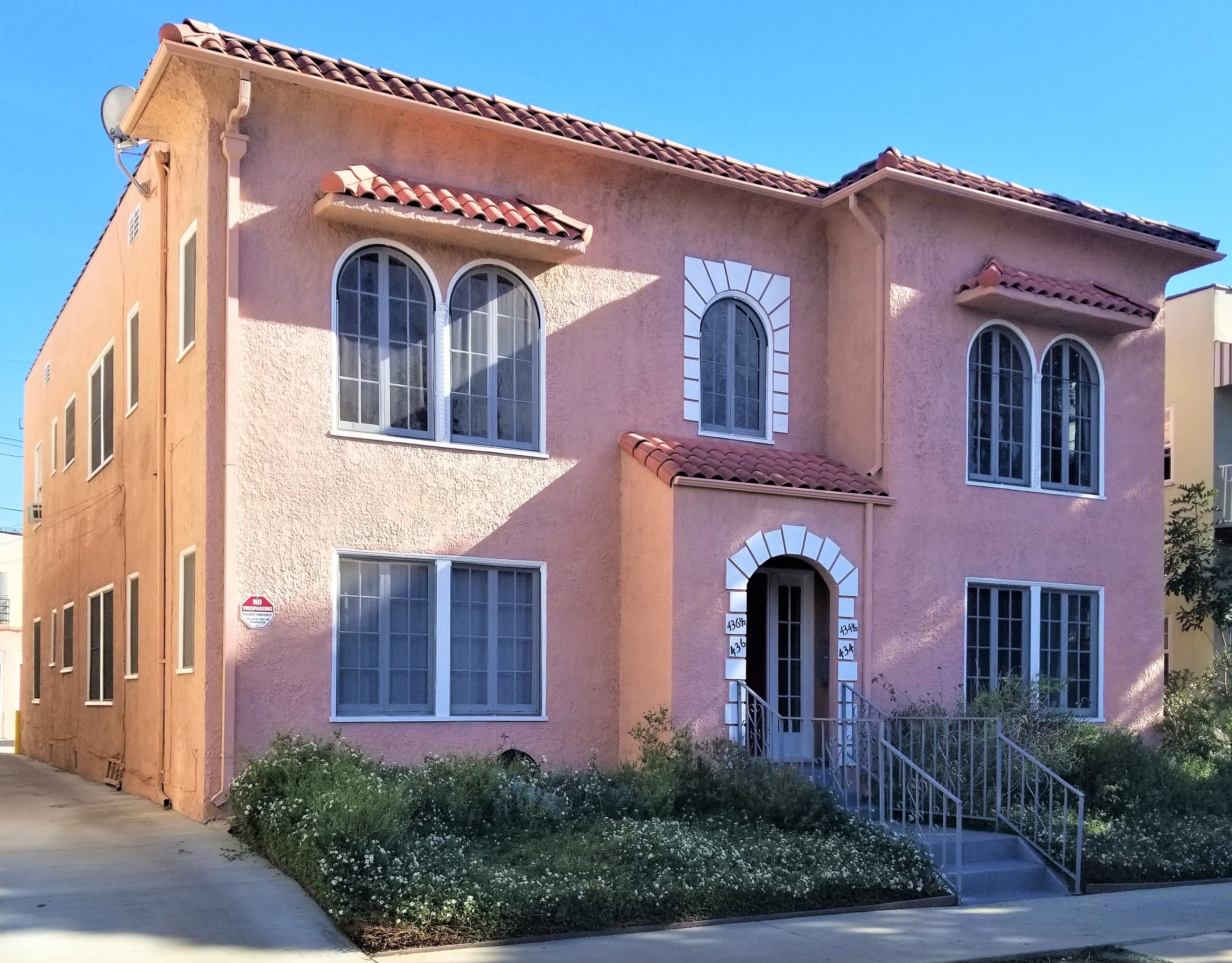 Los Angeles Apartment: 436 N Stanley Ave