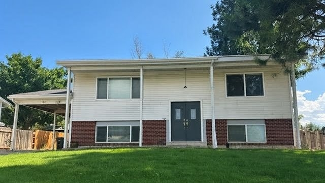 Sandy House: 582 E Pali St