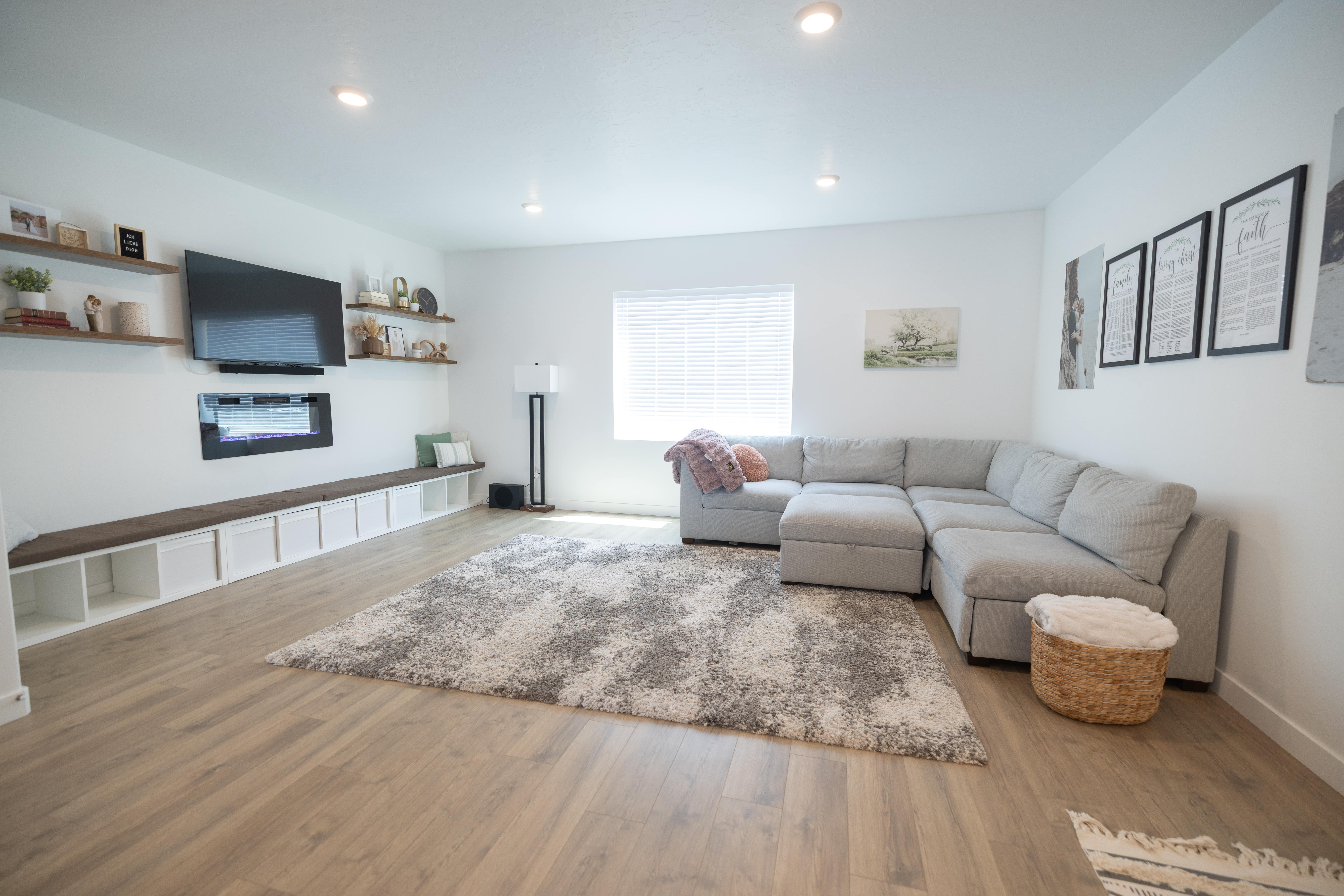 Saratoga Springs Single Room: 997 E Seaside St