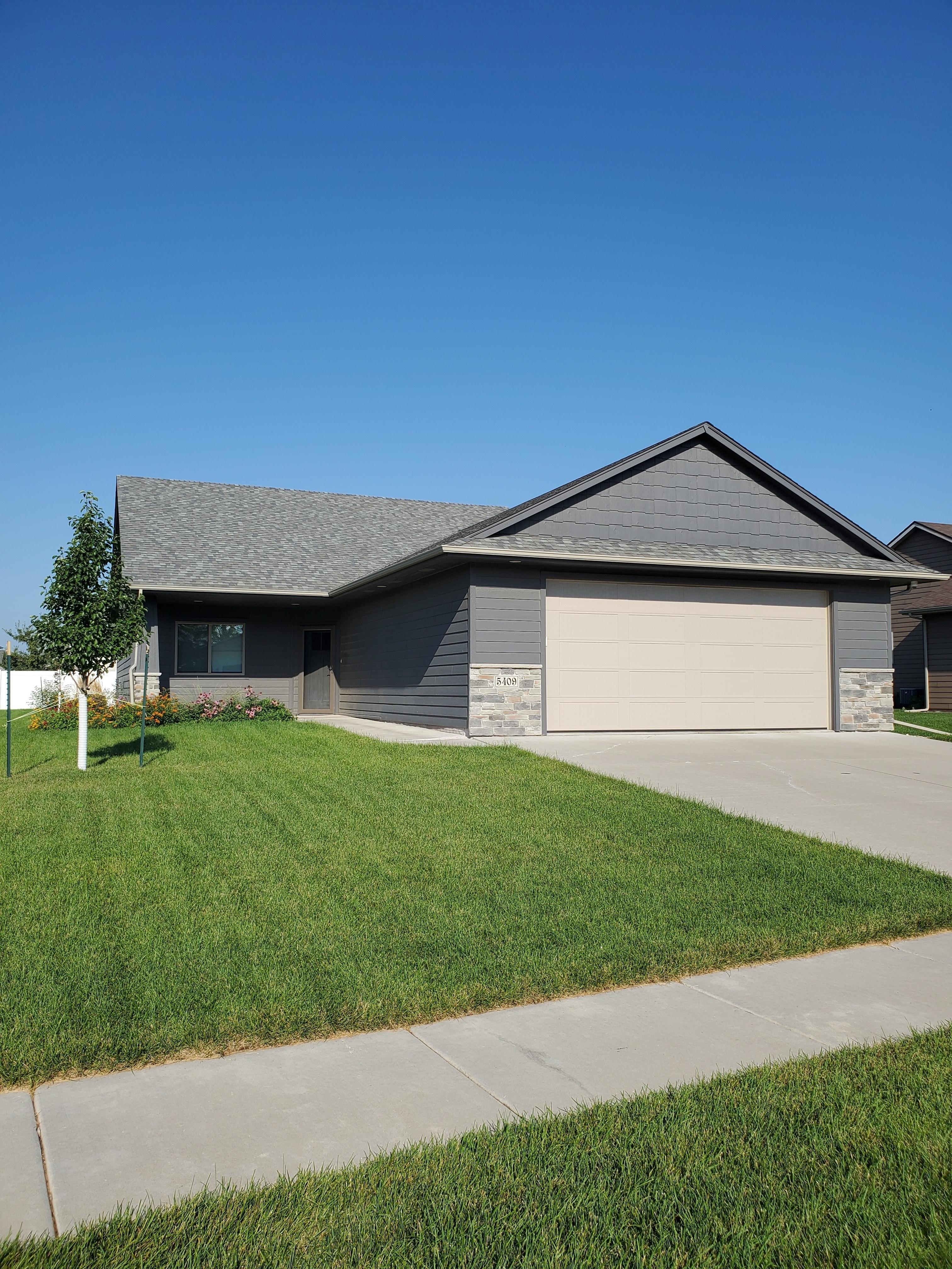 Sioux Falls House: 5409 S Woodsedge Trl