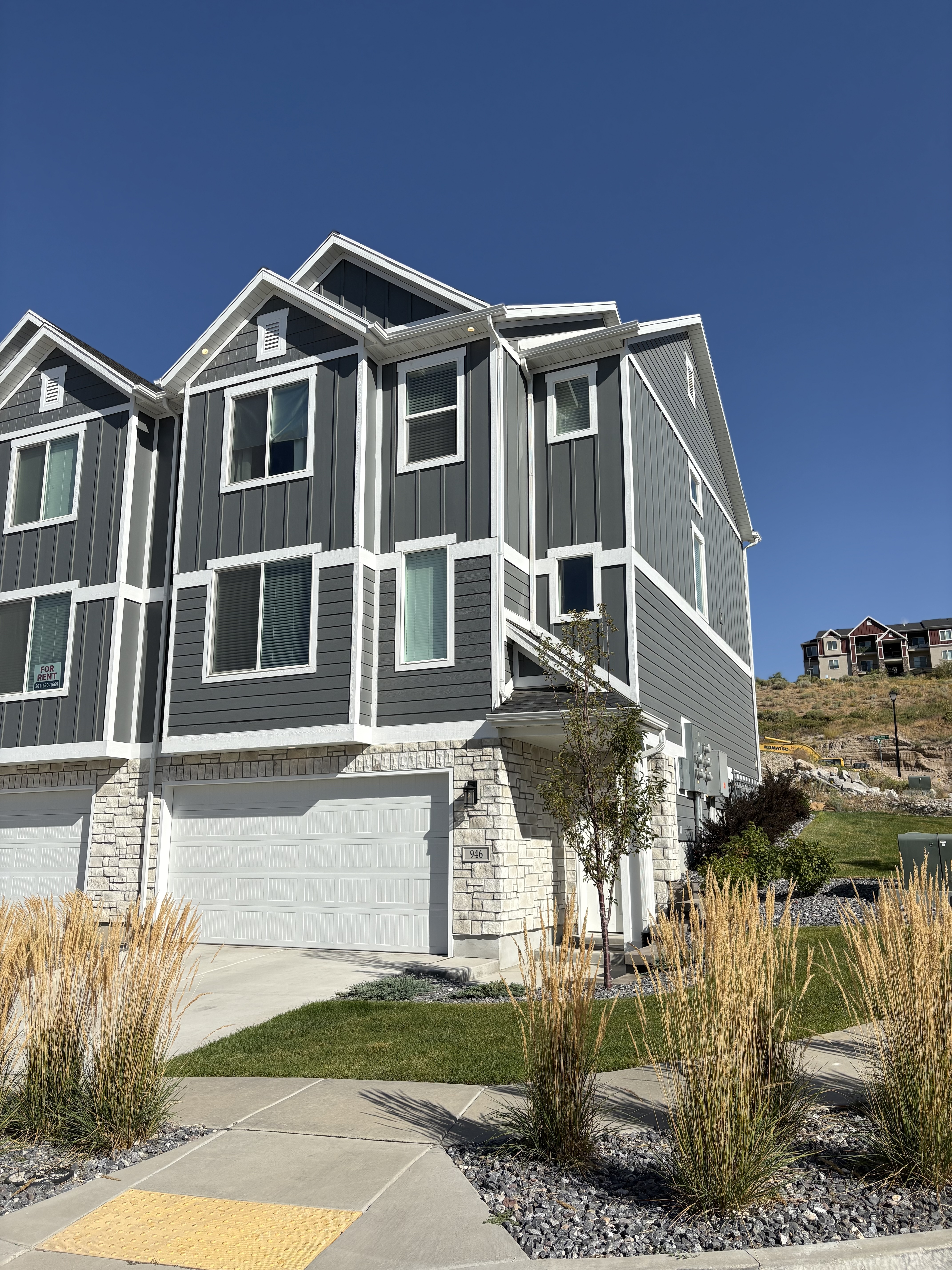 Lehi Townhome: 946 W Shadow Brook Ln