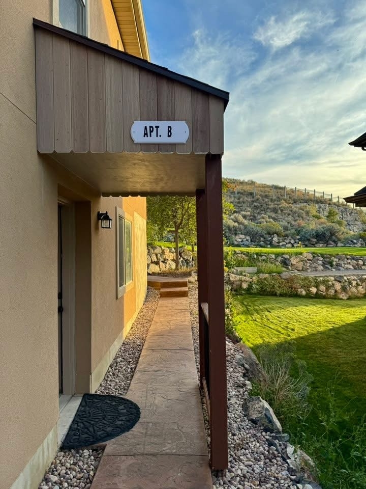 Eagle Mountain In-Law/Basement: 4032 E Mount Airey Dr