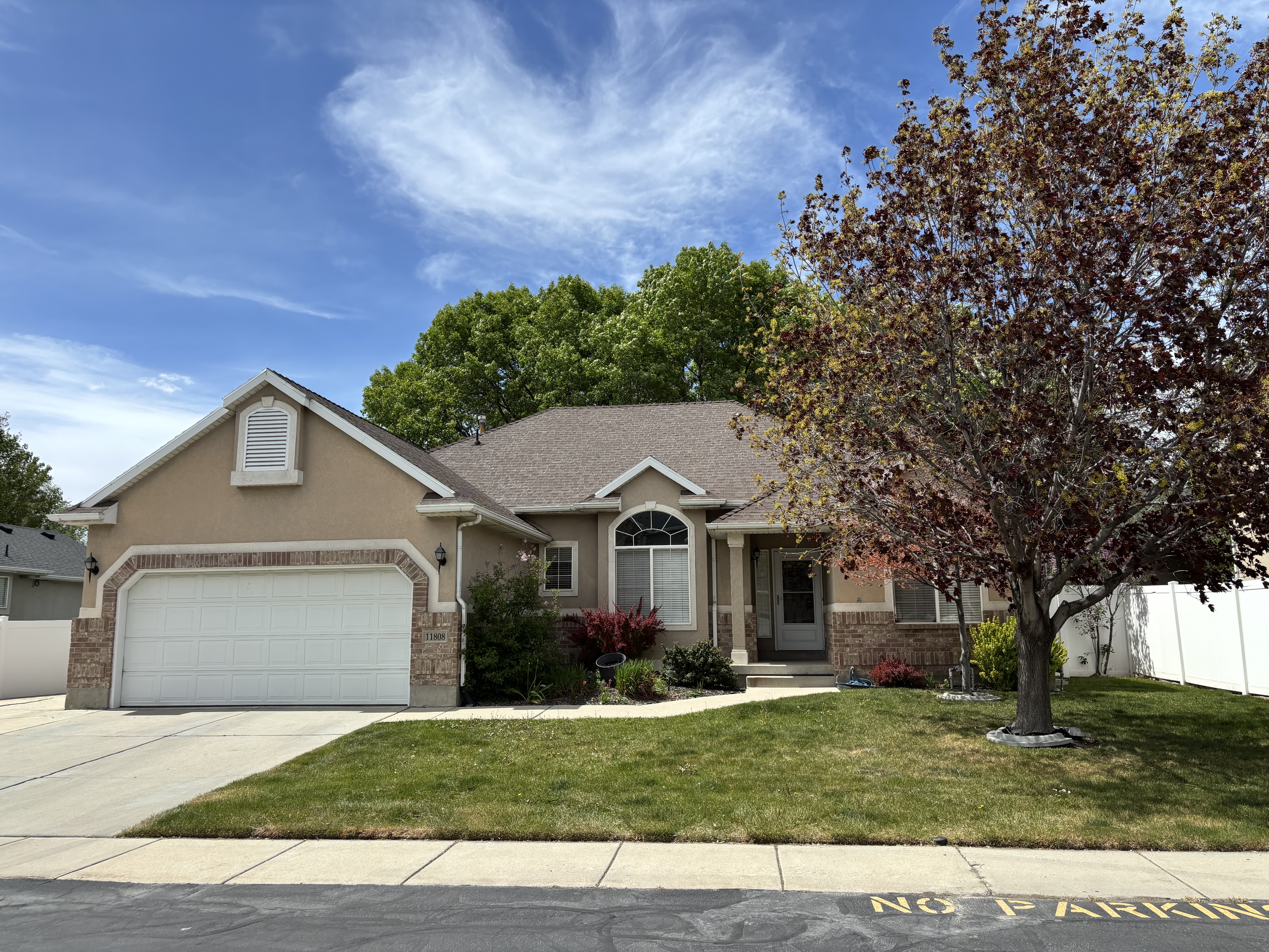 Draper House: 11808 S Burkwood Ln