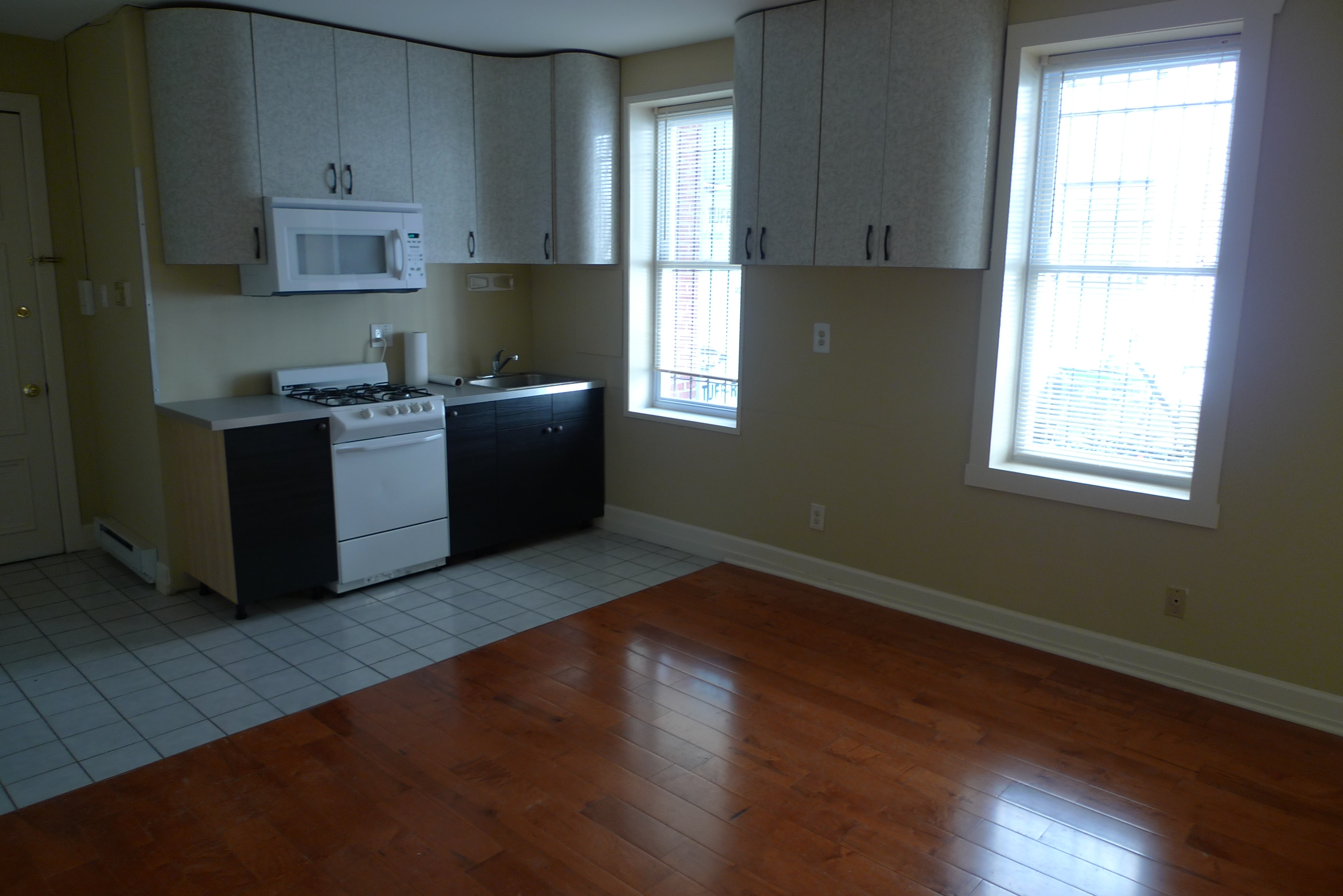 Philadelphia Apartment: 647 N 15th St