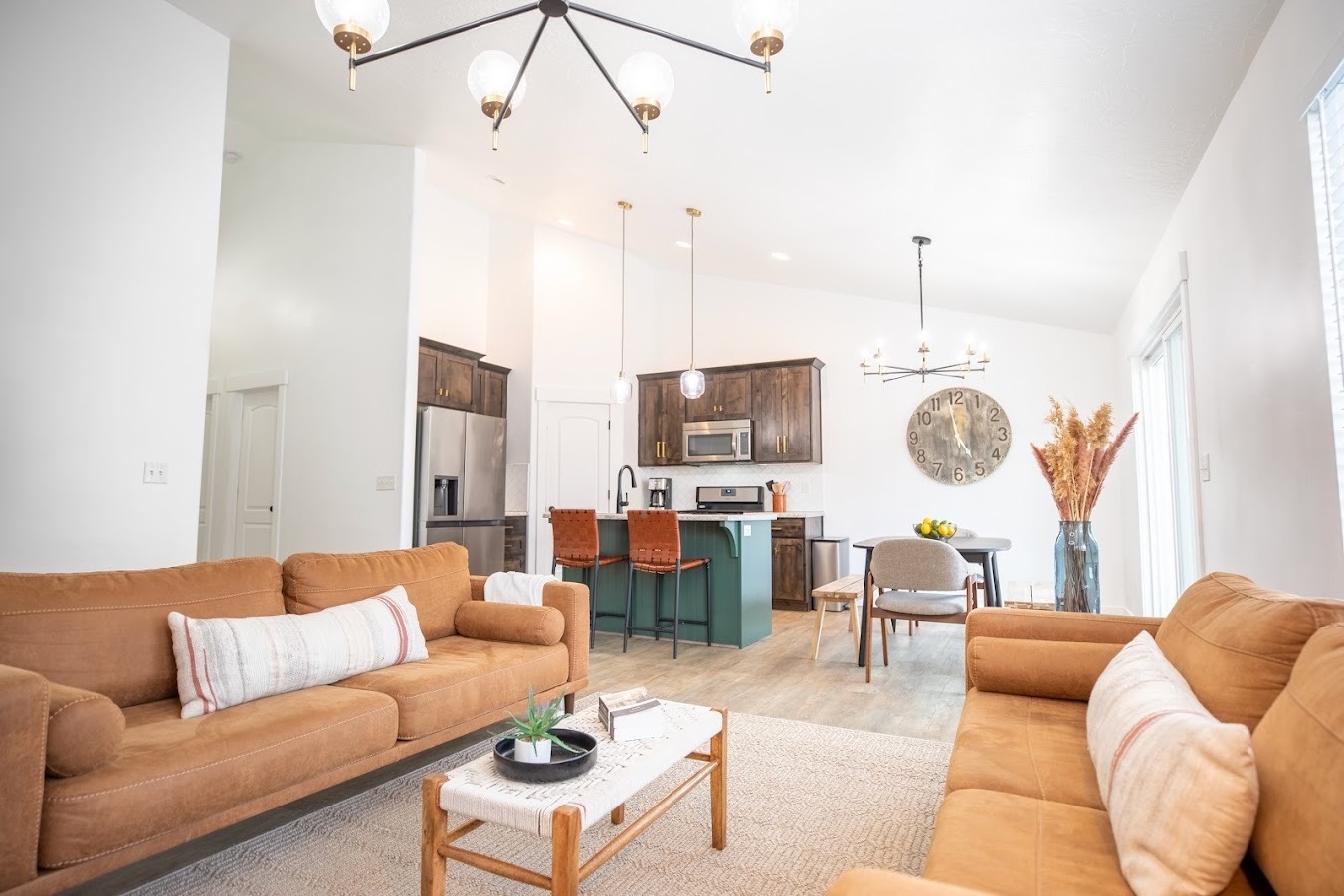 Vineyard Single Room: 900 S 2100 W