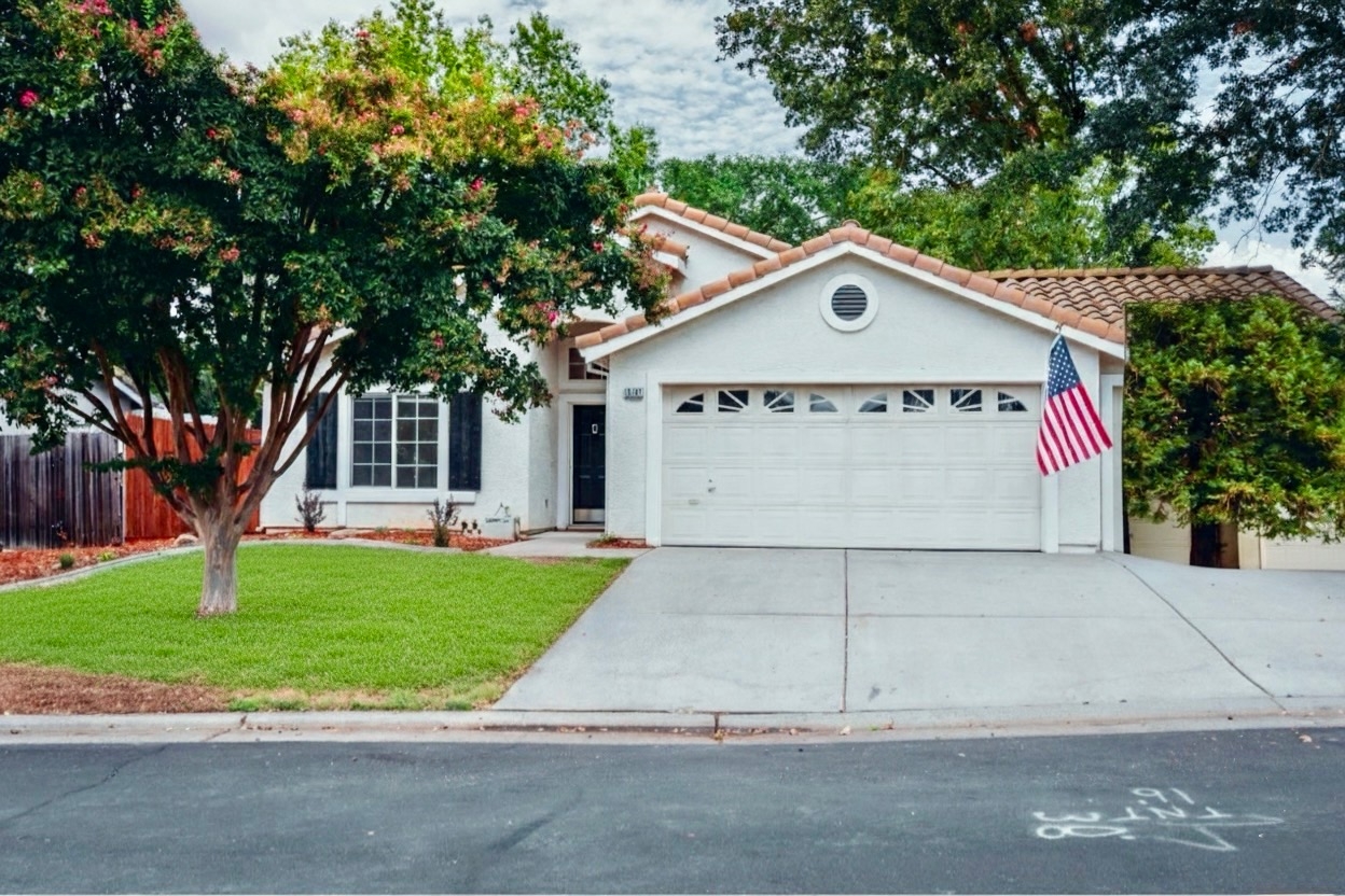 Sloughhouse House: 15147 Celebrar St