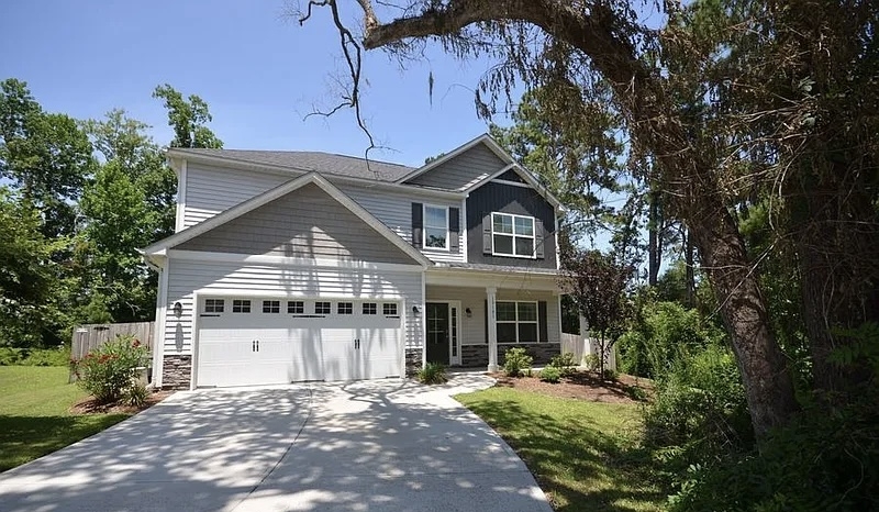 Leland House: 10101 Belville Oaks Ln