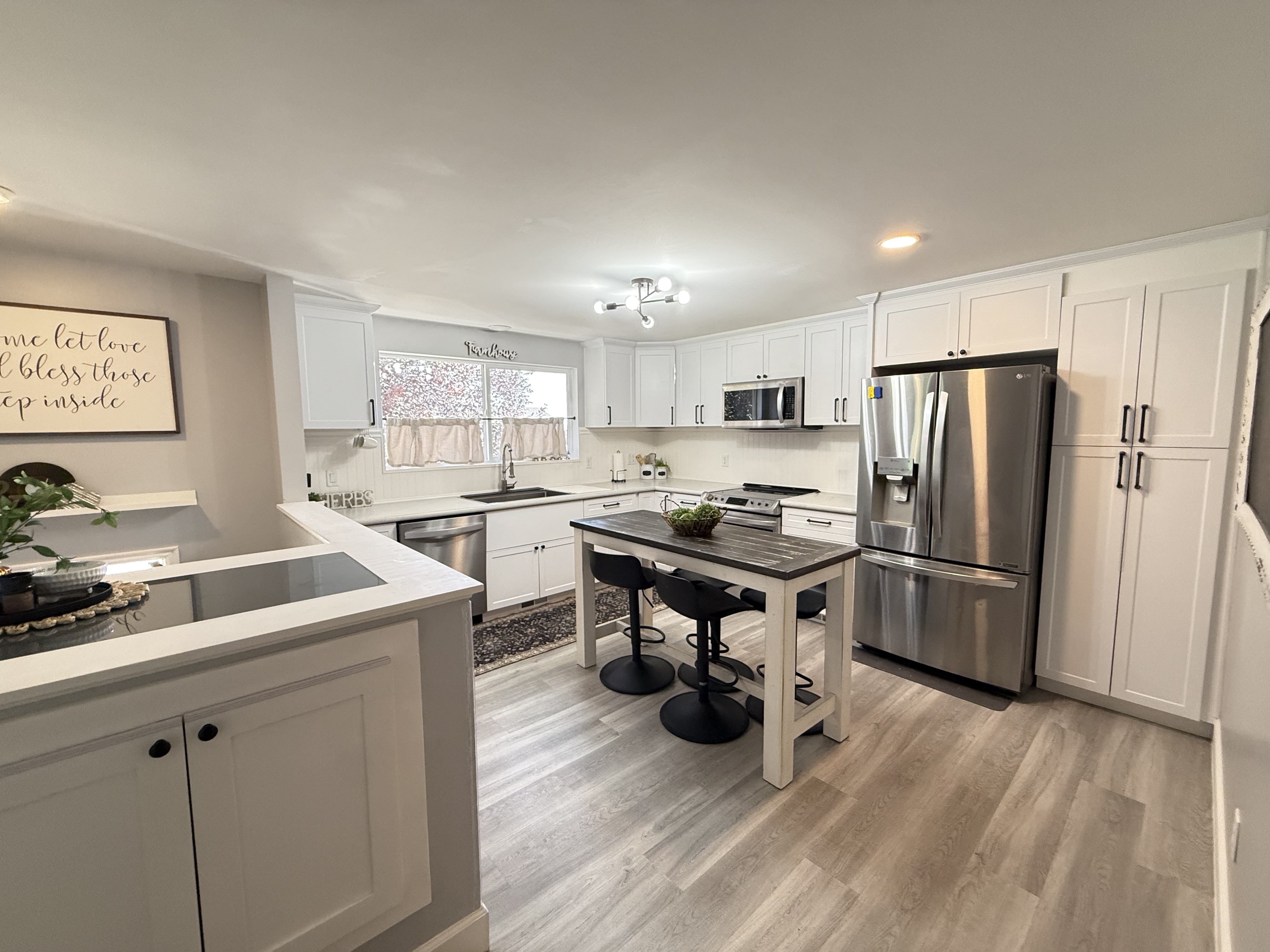 Layton Single Room: 853 Amethyst St