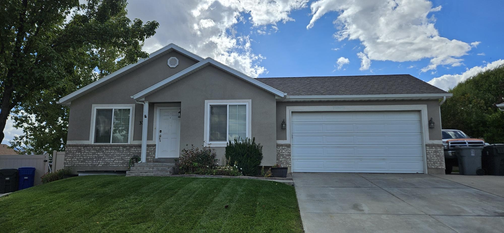 Saratoga Springs House: 333 W Peach Pl