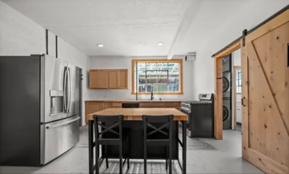 Midvale Apartment: 110 E Forbush Ave