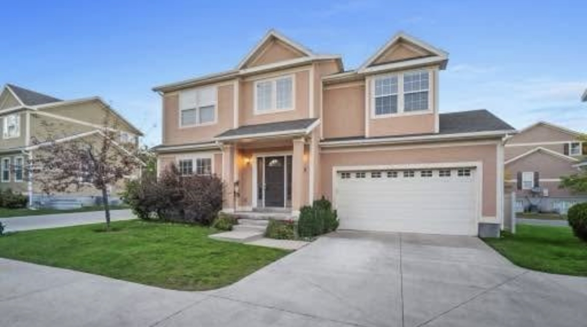West Jordan House: 6777 W Grevillea Ln