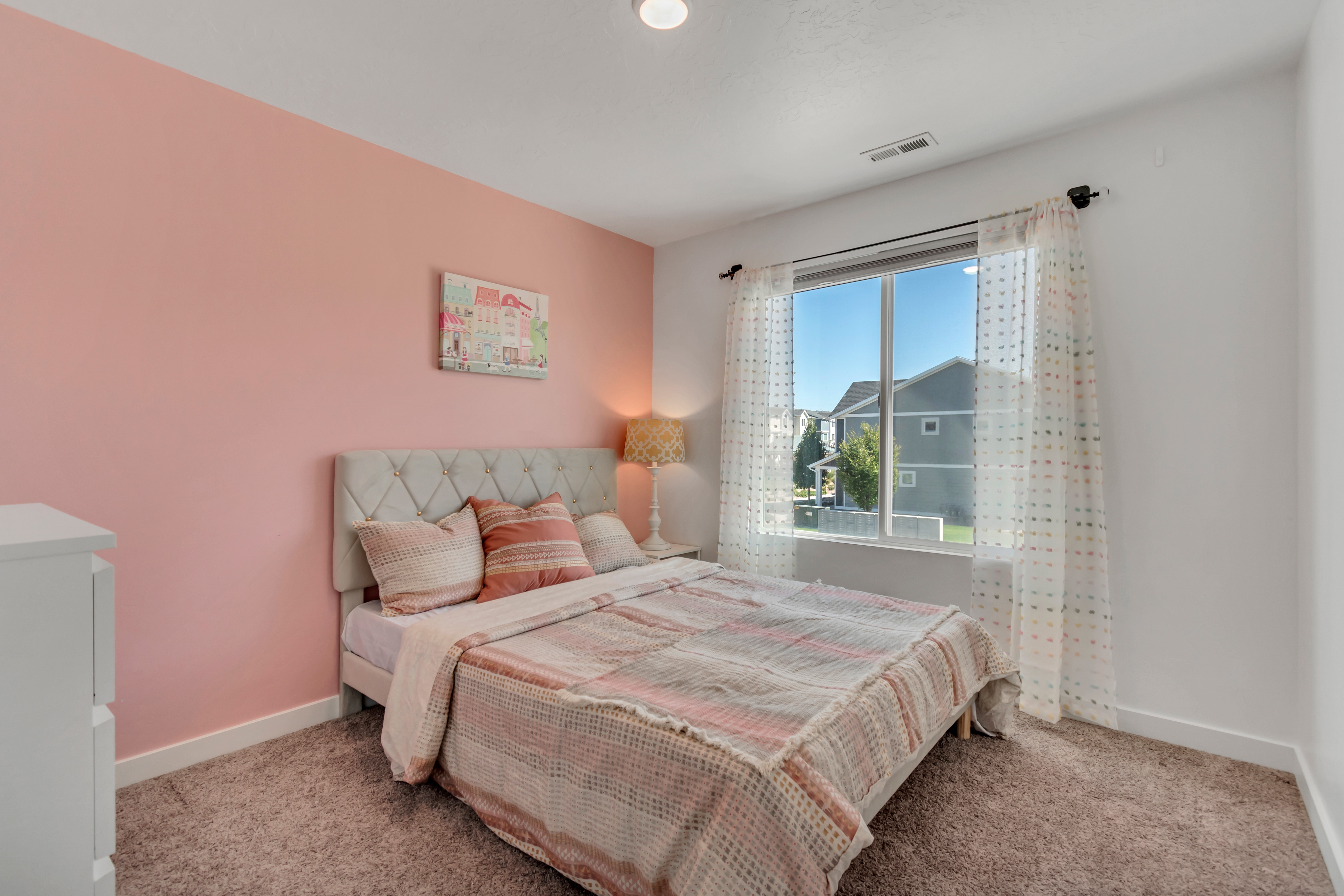 Saratoga Springs Single Room: 1104 E Pilot St