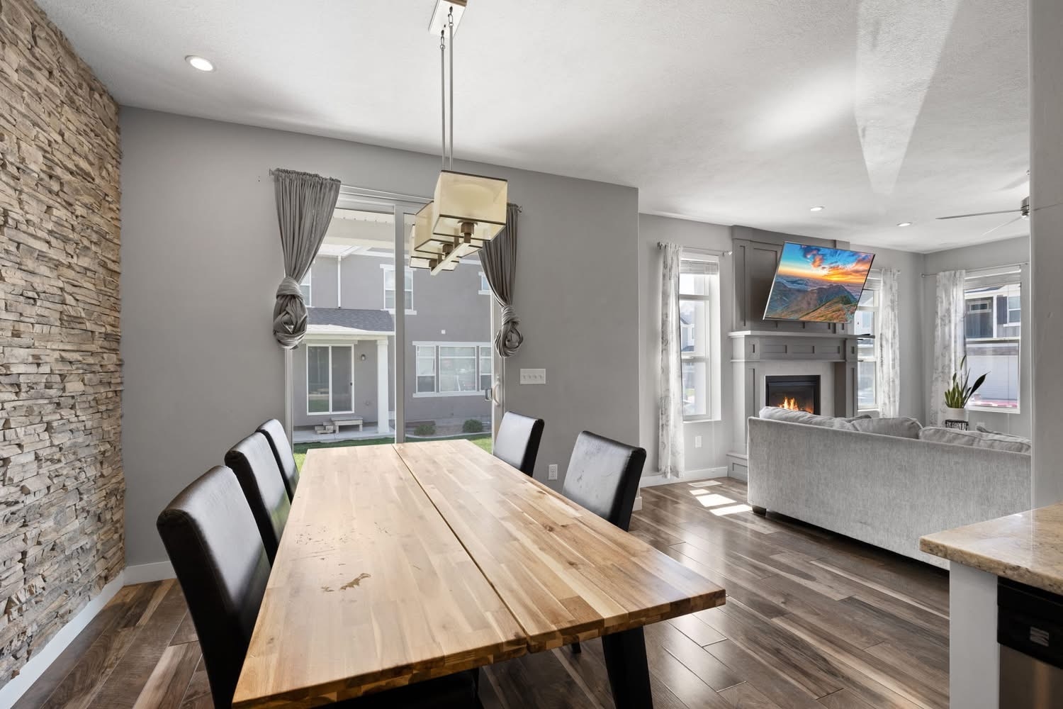 Saratoga Springs Townhome: 227 E Alhambra Dr