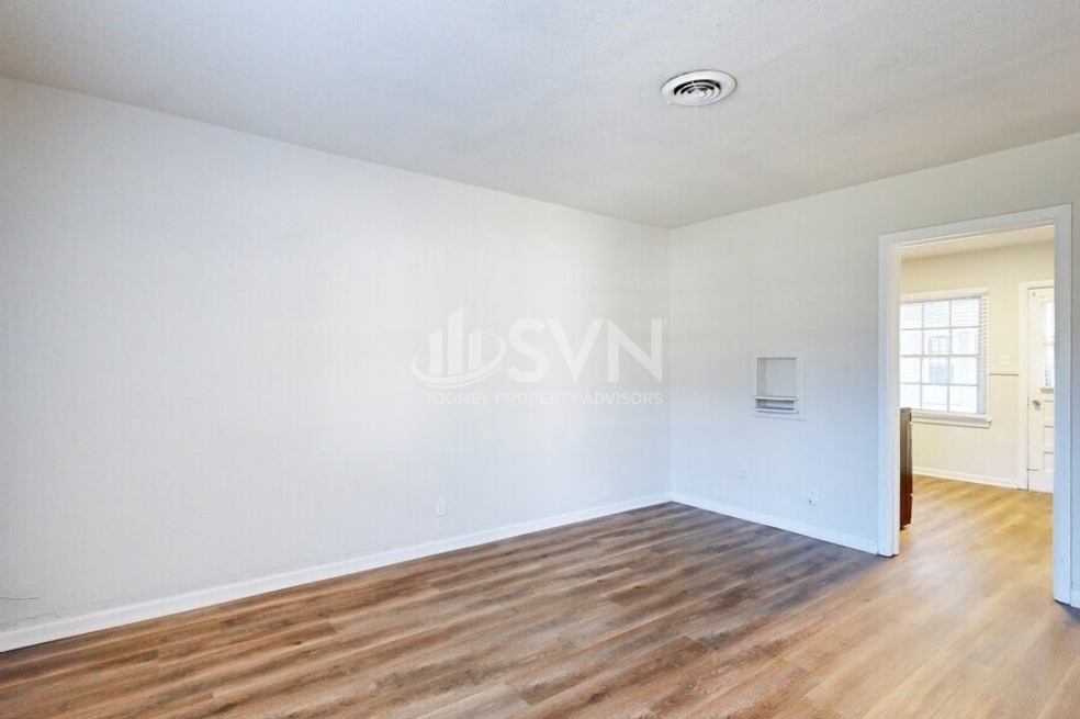 Mobile Apartment: 1601 Neshota Dr