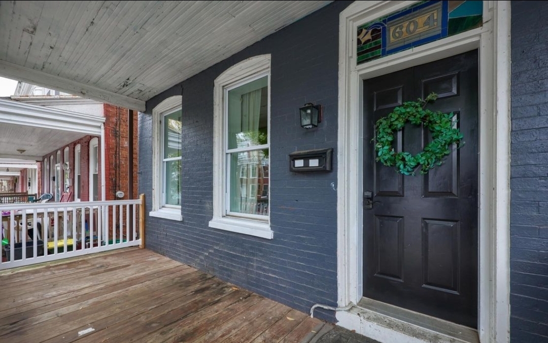 Lancaster House: 604 E End Ave