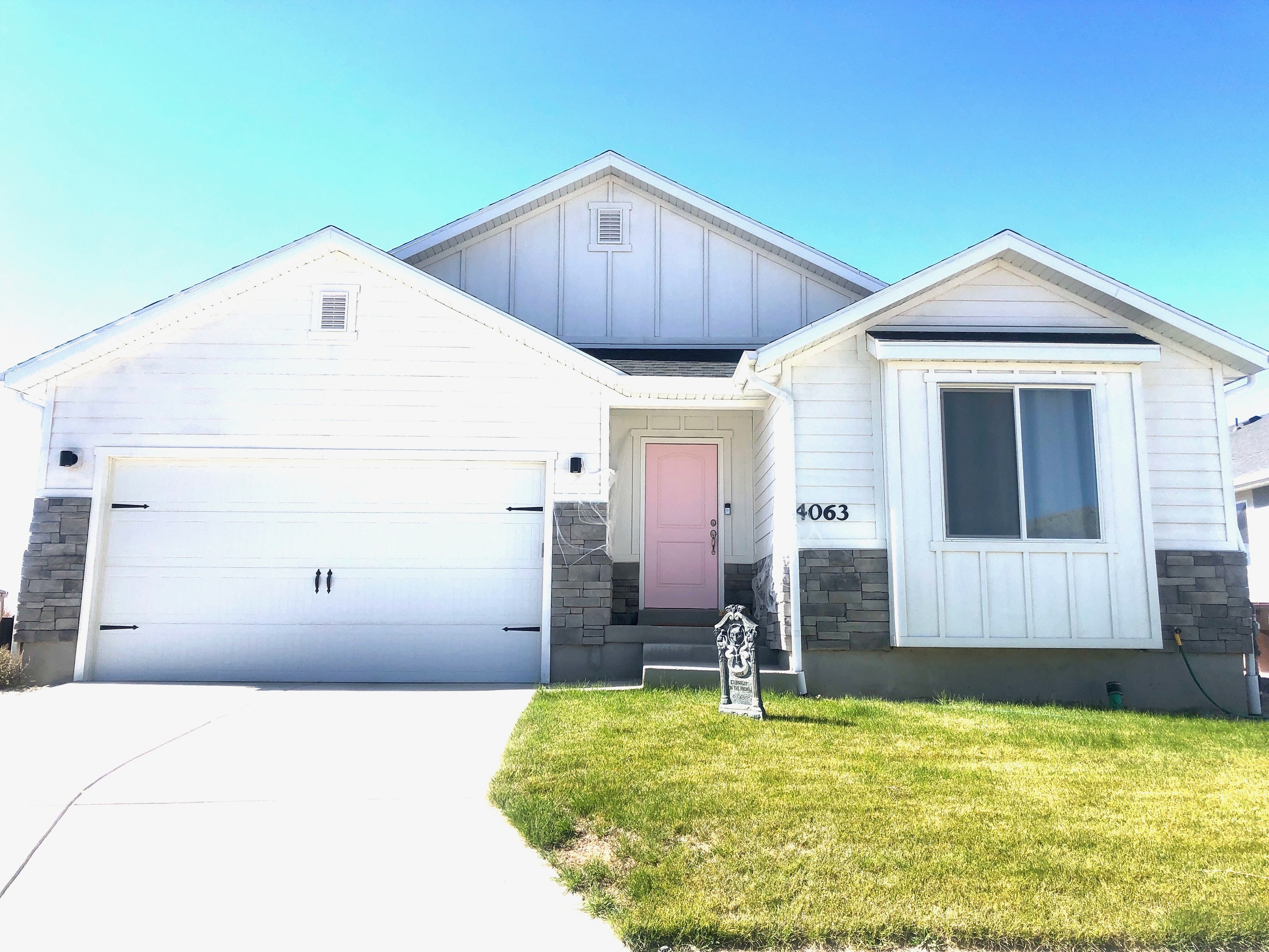 Eagle Mountain House: 4063 N Maple Dr