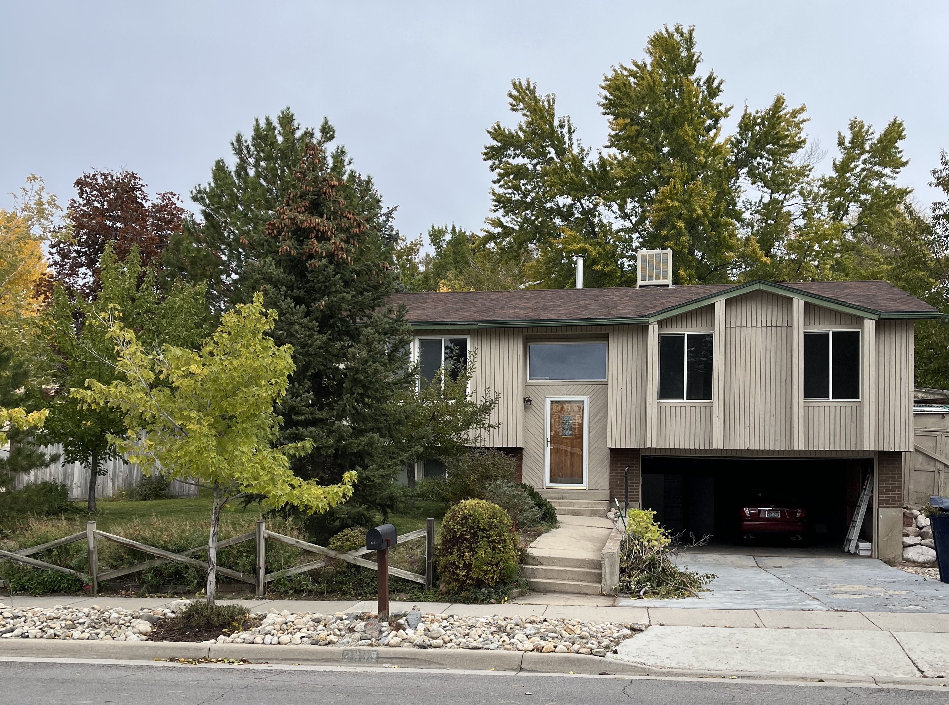 Sandy House: 2333 E Cliff Swallow Dr