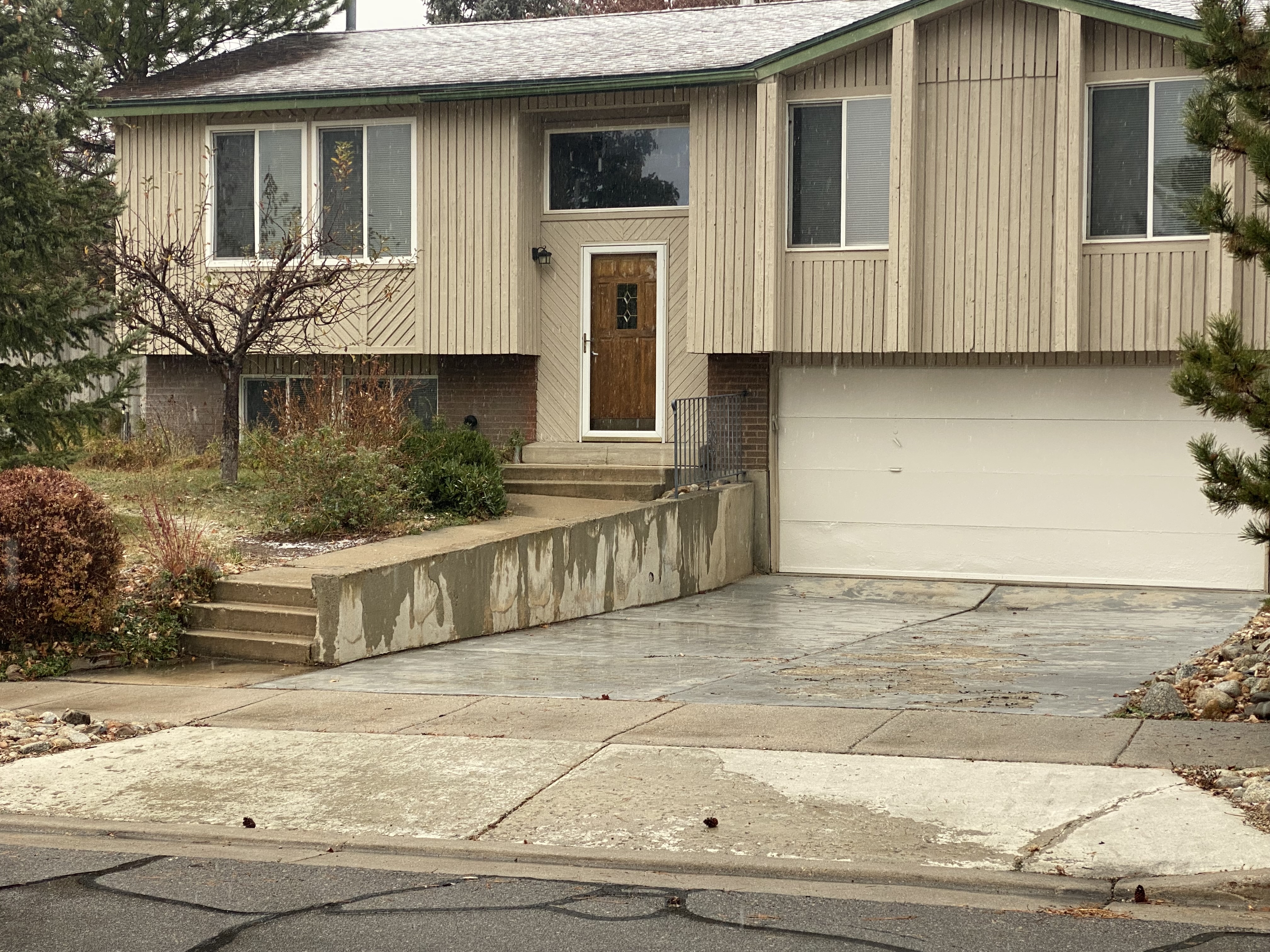 Sandy House: 2333 E Cliff Swallow Dr