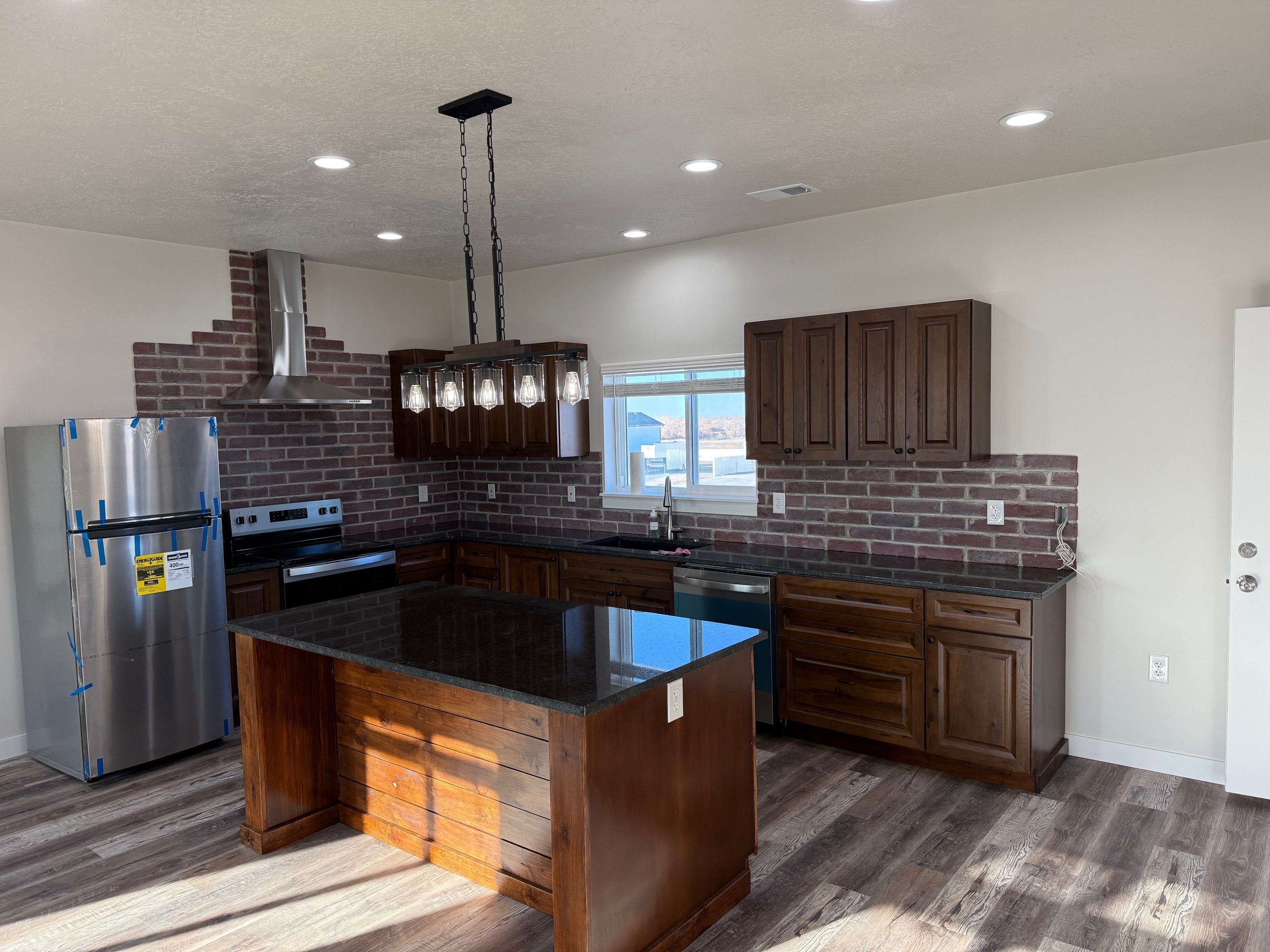 Hooper Apartment: 5312 W 3250 S