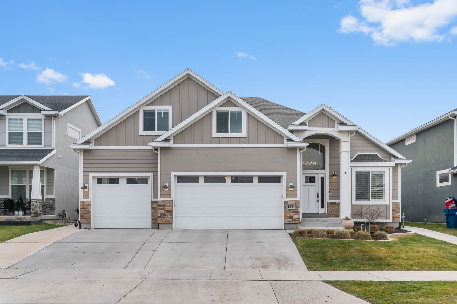 Vineyard House: 196 E Water Ln