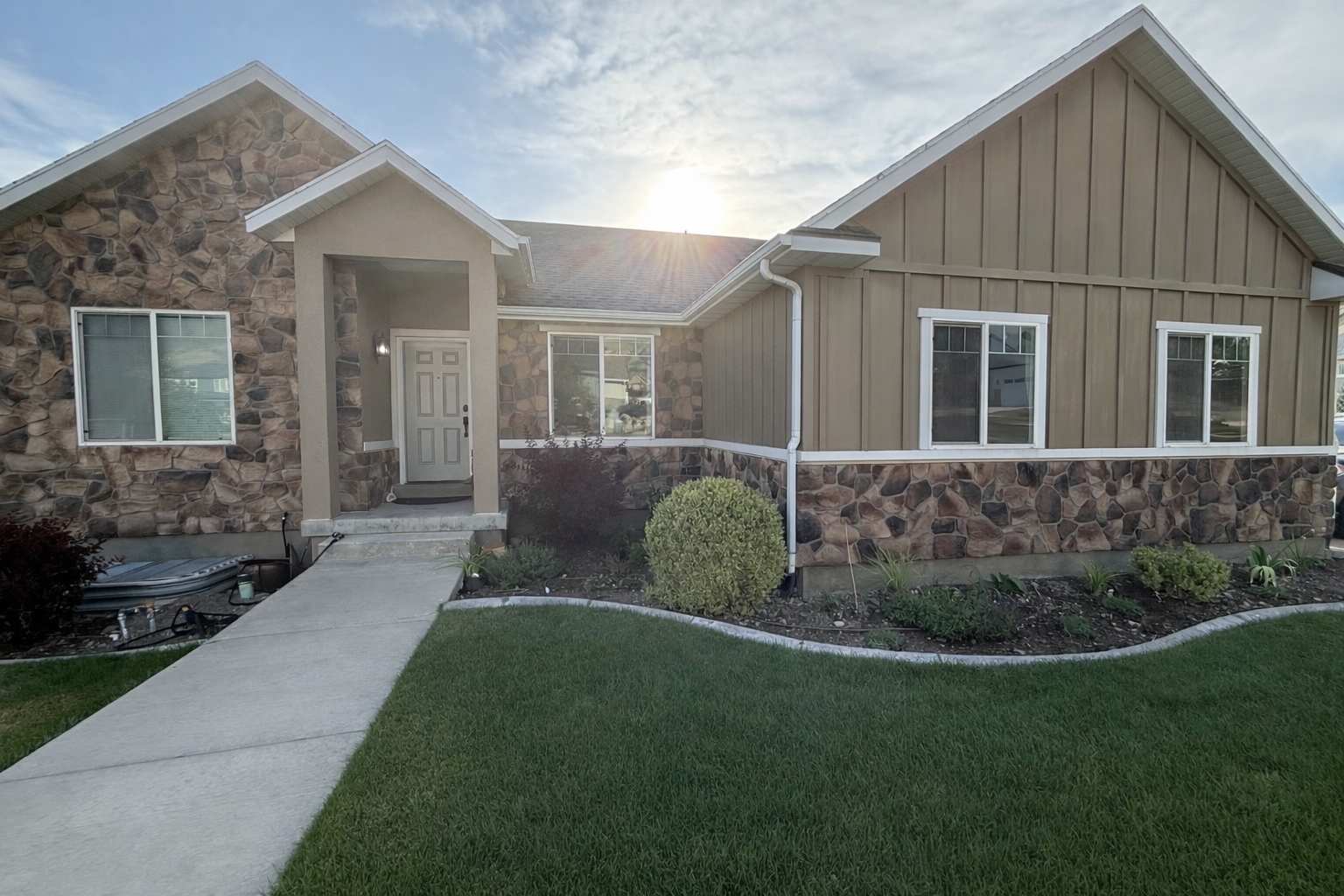 Springville House: 512 S 2000 E