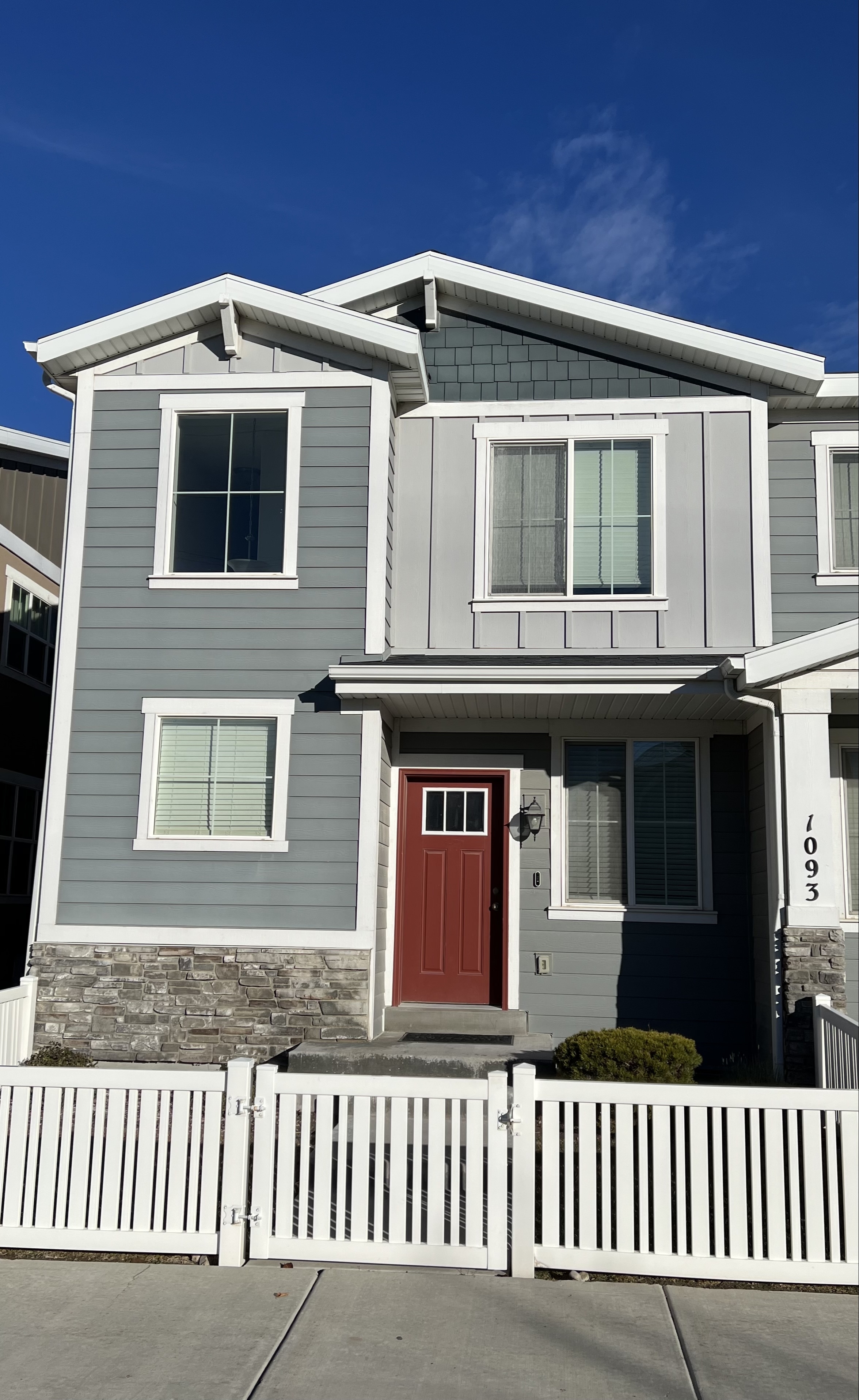 Riverton Townhome: 1093 W Emerald Pools Ln