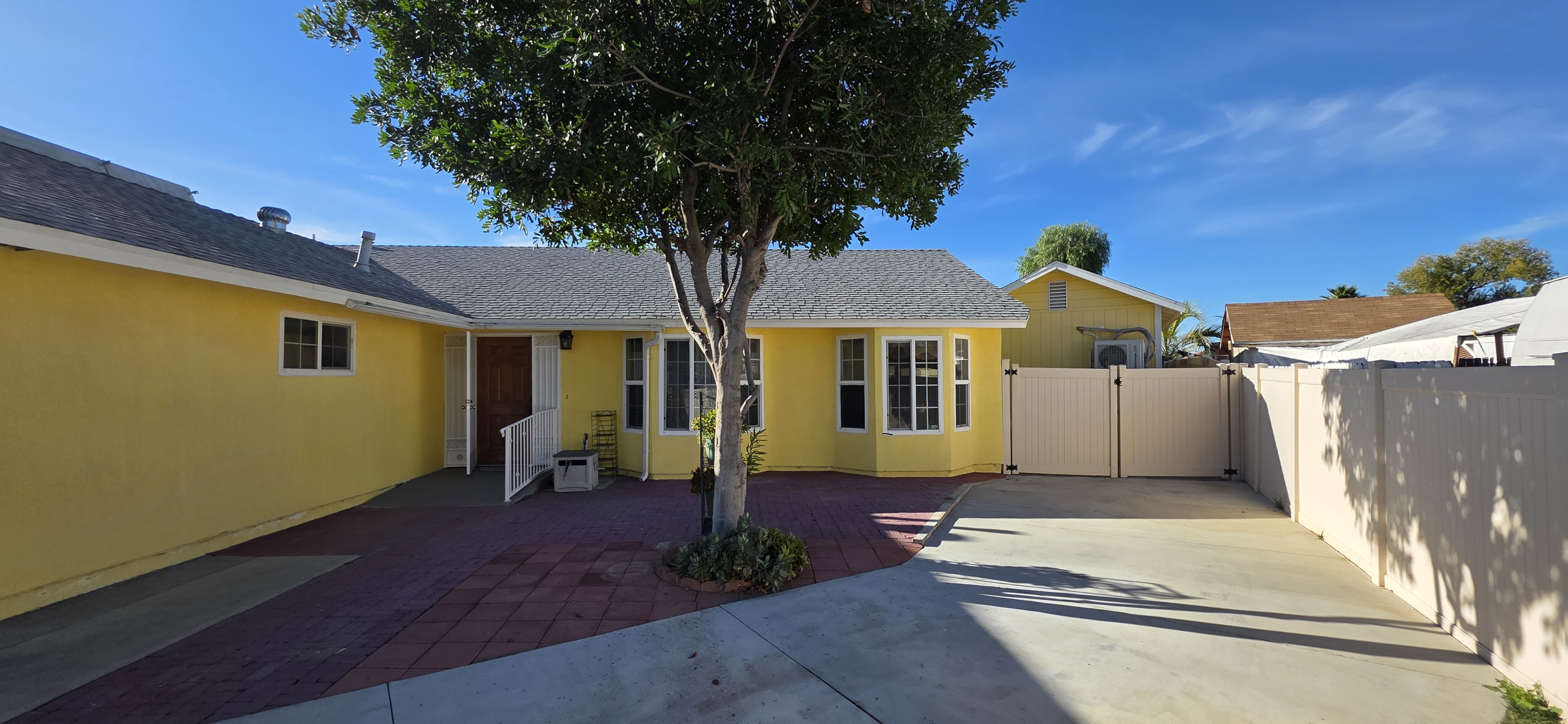 Hemet House: 801 Buttercup Dr