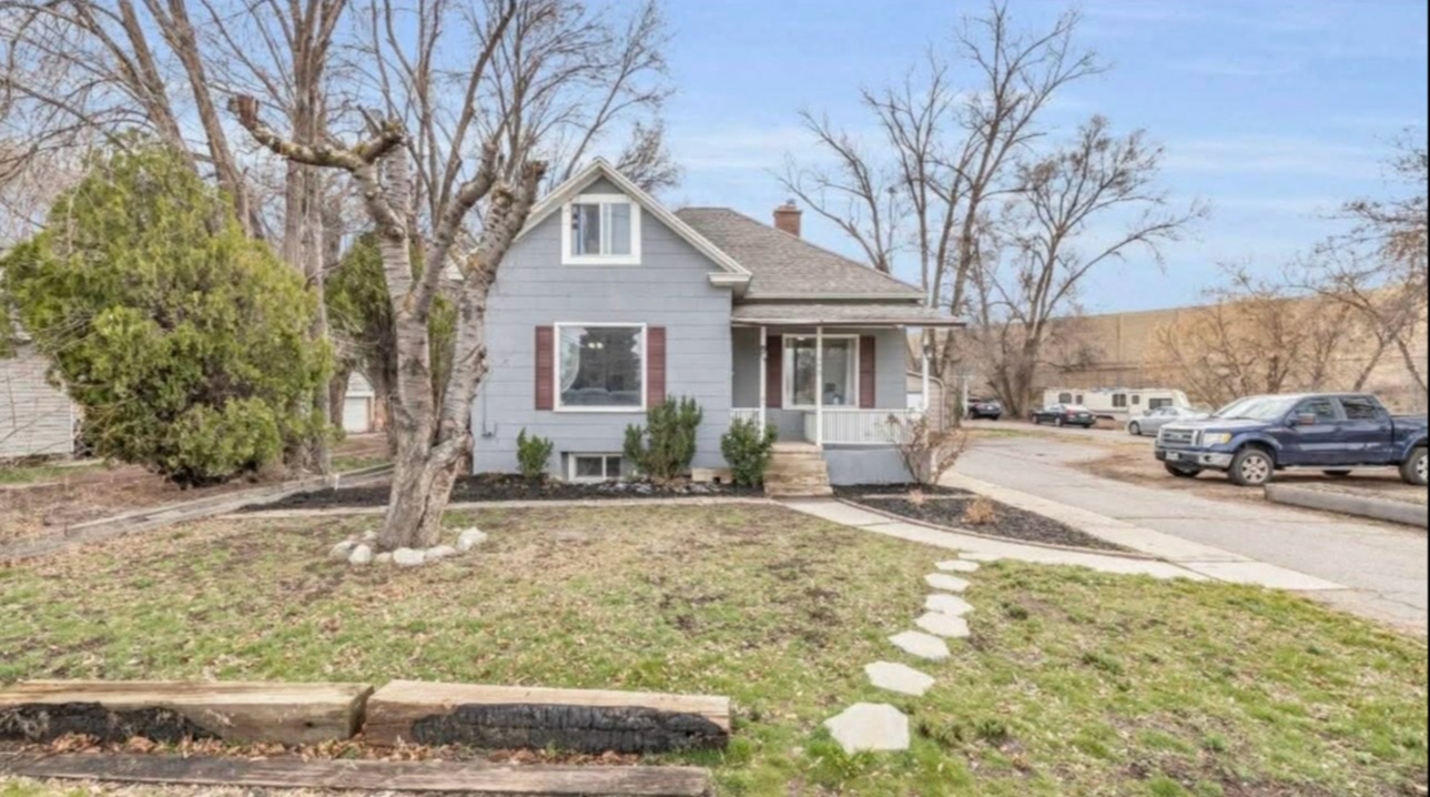 Provo House: 593 W 1020 S