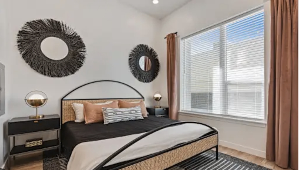 Salt Lake City Single Room: 702 S Main St