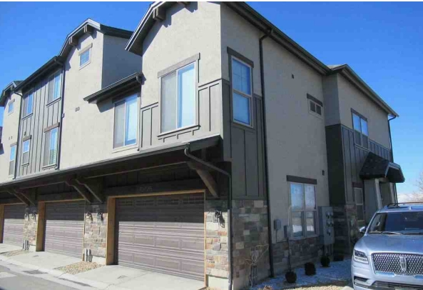 Sandy Townhome: 10428 S Sage Canal Way