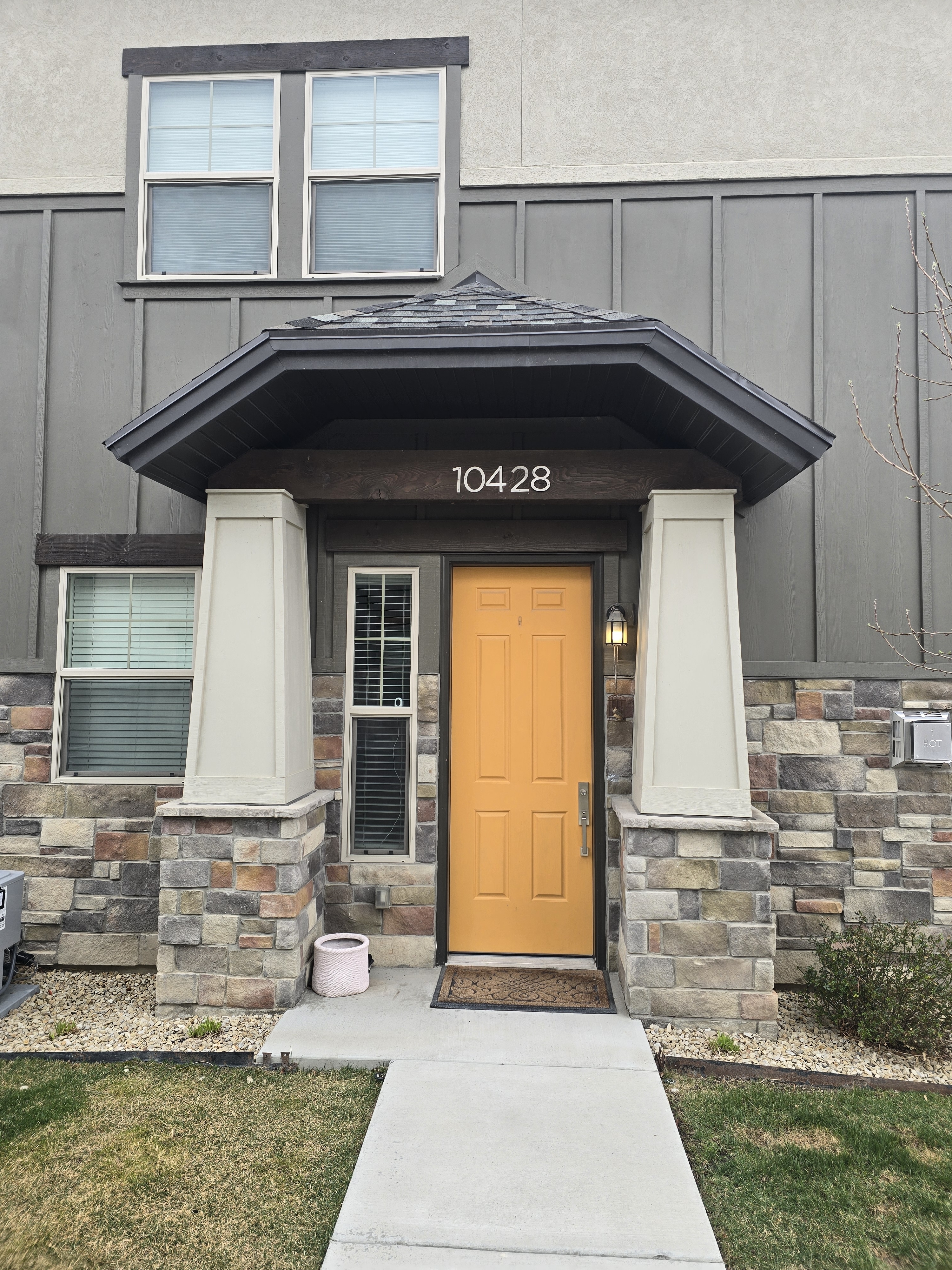 Sandy Townhome: 10428 S Sage Canal Way