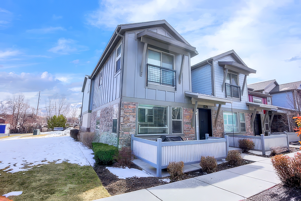 Midvale Townhome: 7514 S Lucca Ct