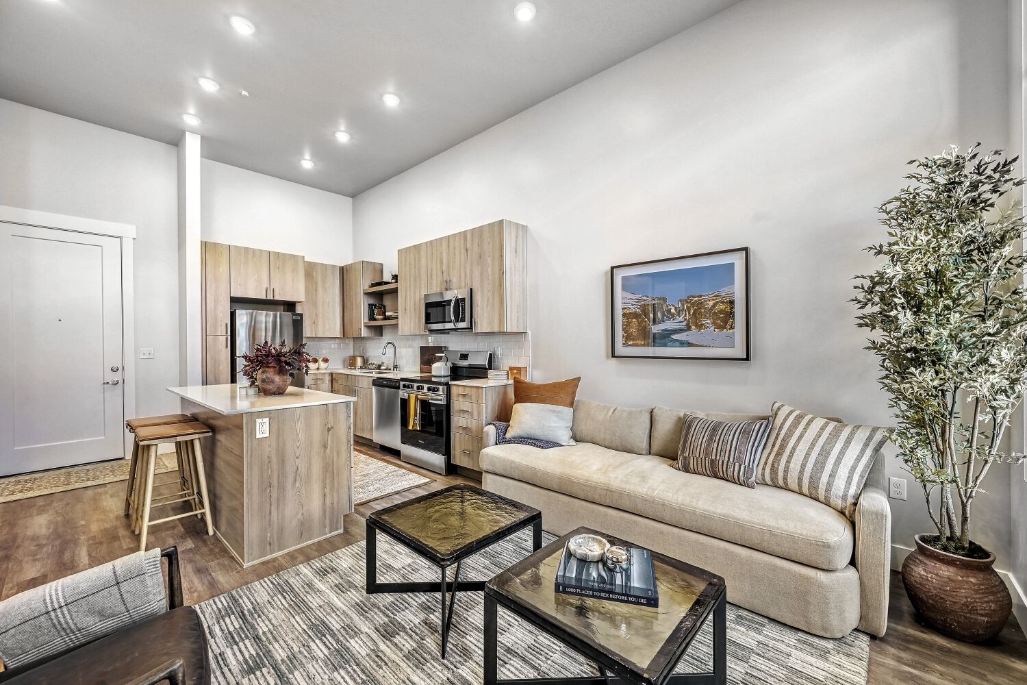 Midvale Apartment: 7592 S Main St