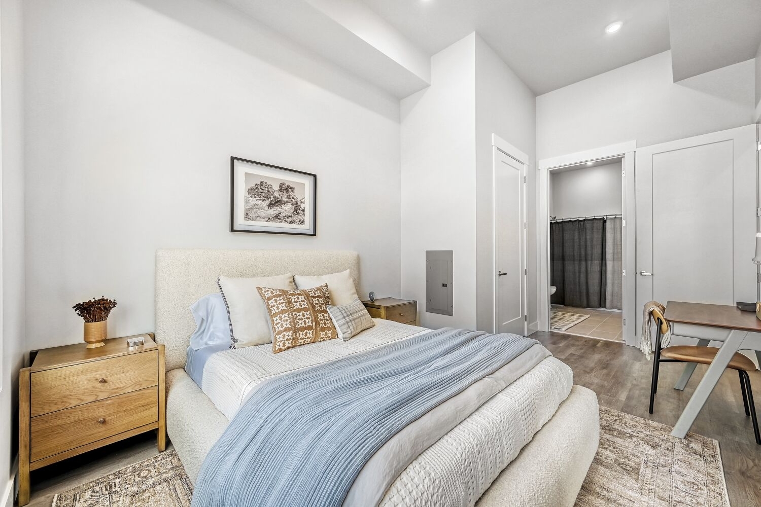 Midvale Apartment: 7592 S Main St