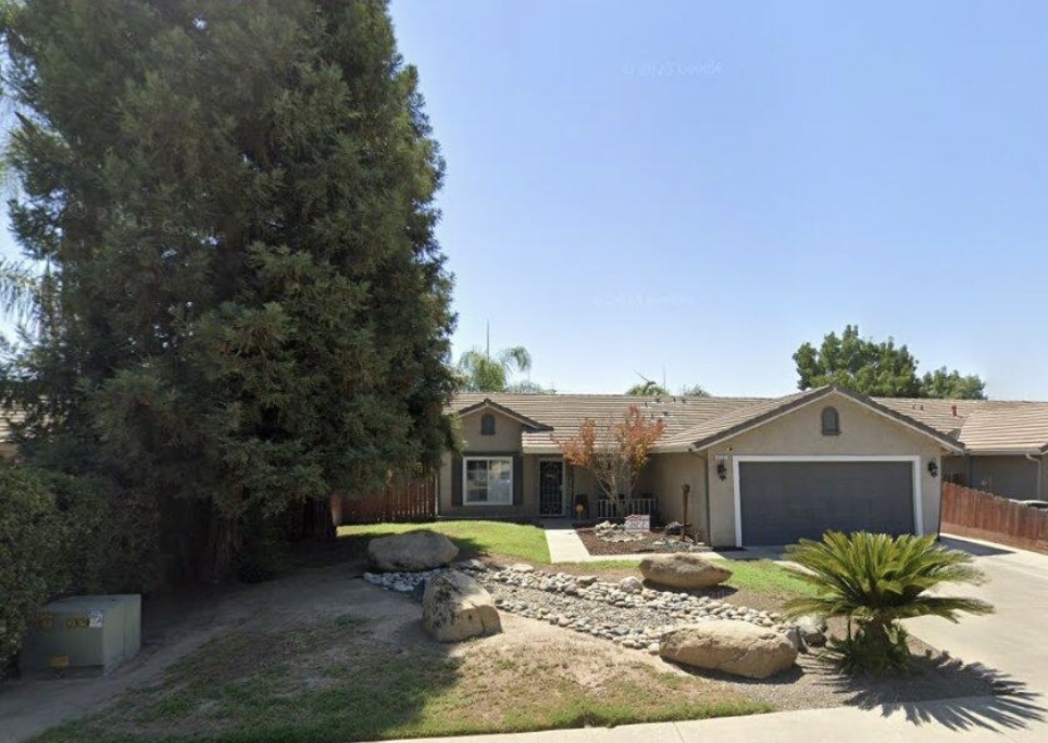 Visalia House: 4241 E Paradise Ave
