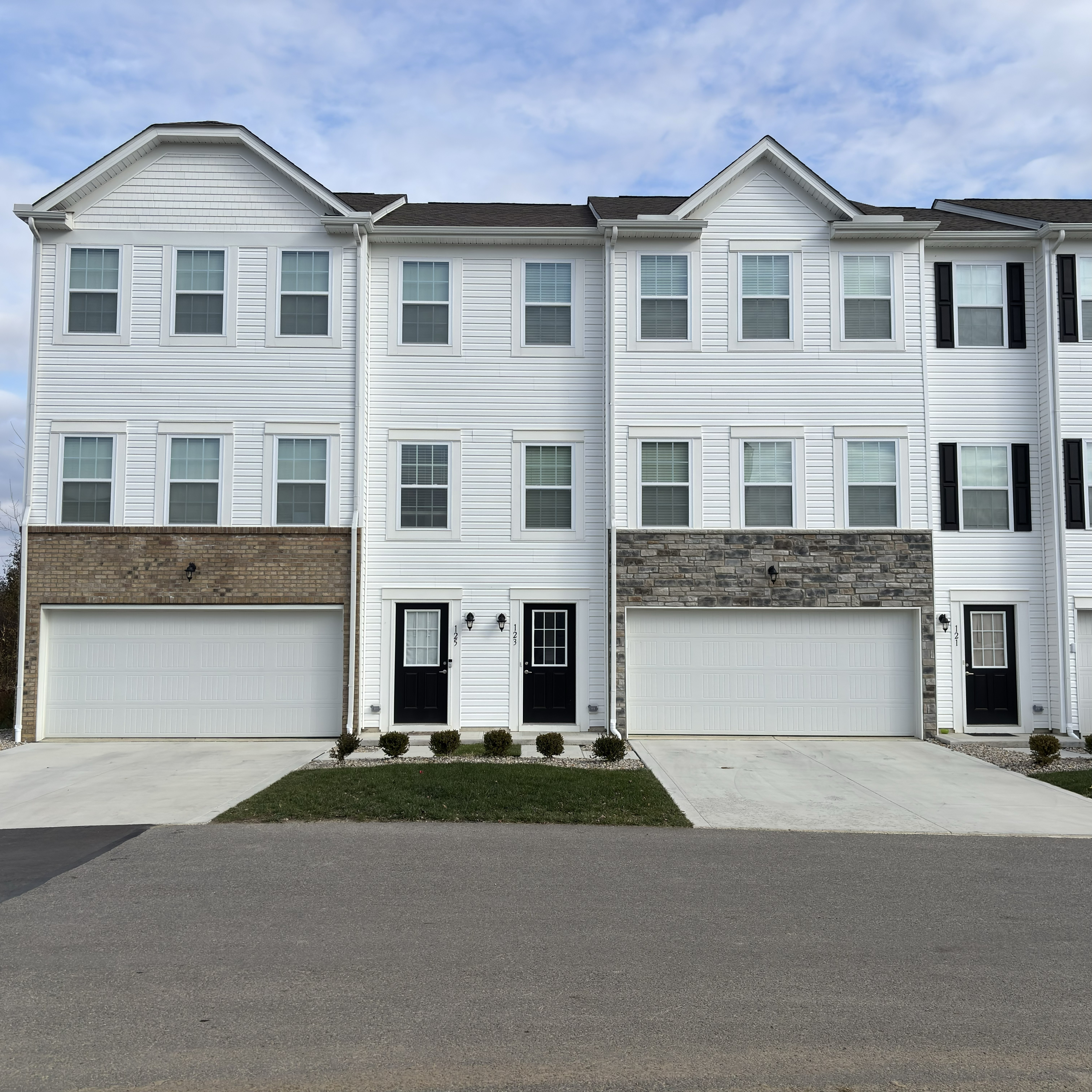 Reynoldsburg Townhome: 123 Coyote Willow Dr