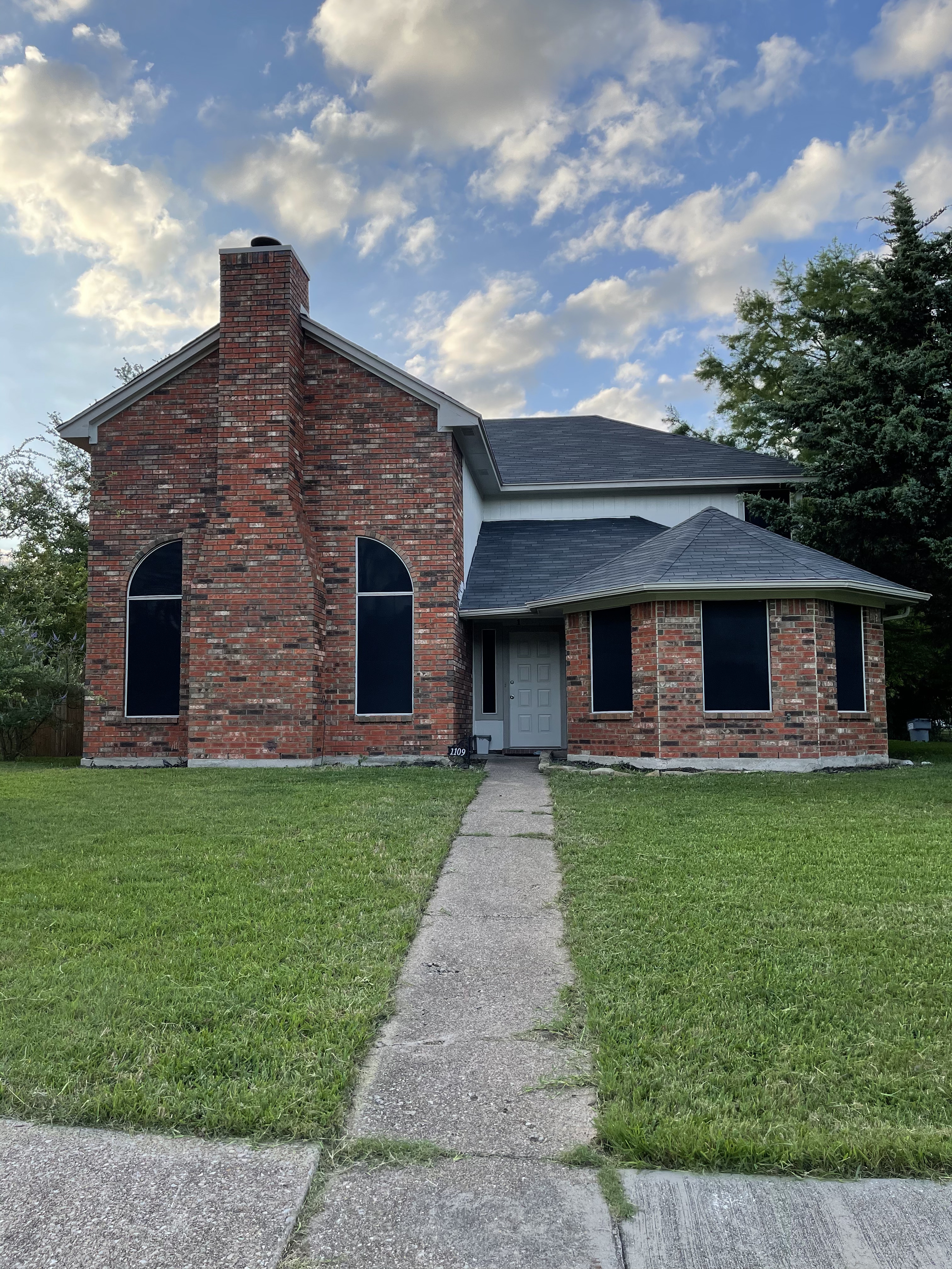 Lancaster House: 1109 Harvest Hill Ln