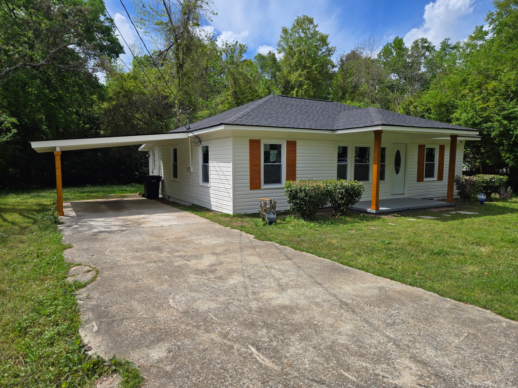 Columbus House: 955 Eastwood Dr