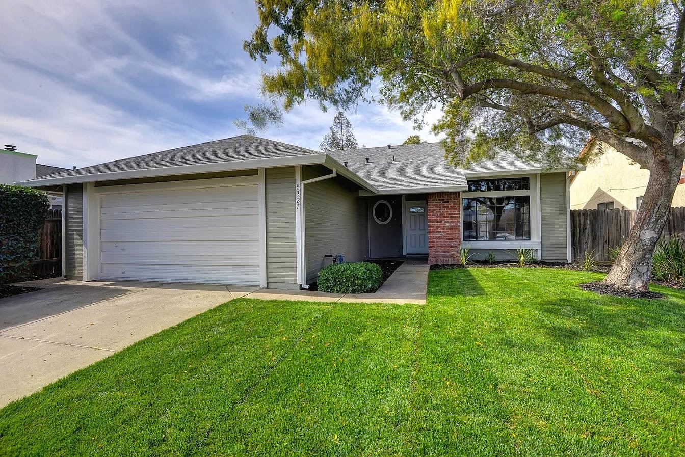 Sacramento House: 8327 Summer Falls Cir
