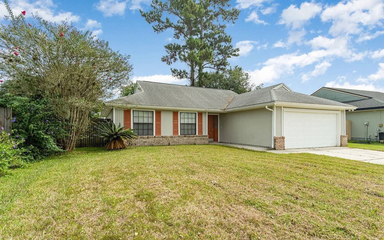 Jacksonville House: 7945 Amandas Crossing Dr E