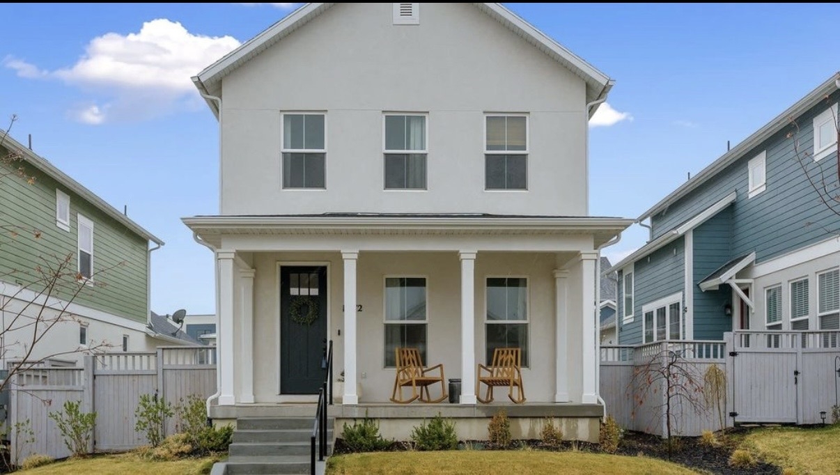 South Jordan House: 11372 S Abbey Mill Dr