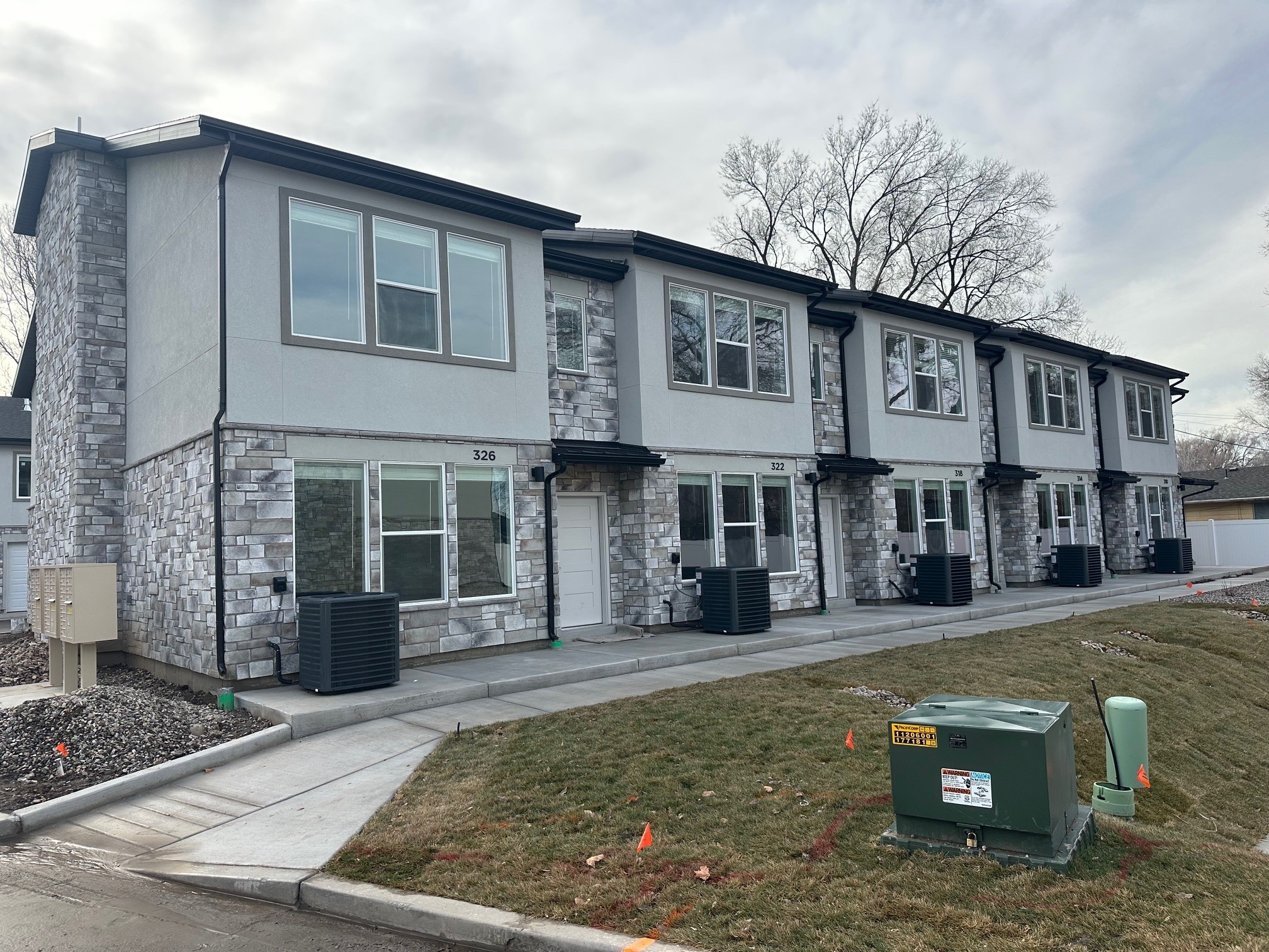 Ogden Townhome: 321 E 750 S