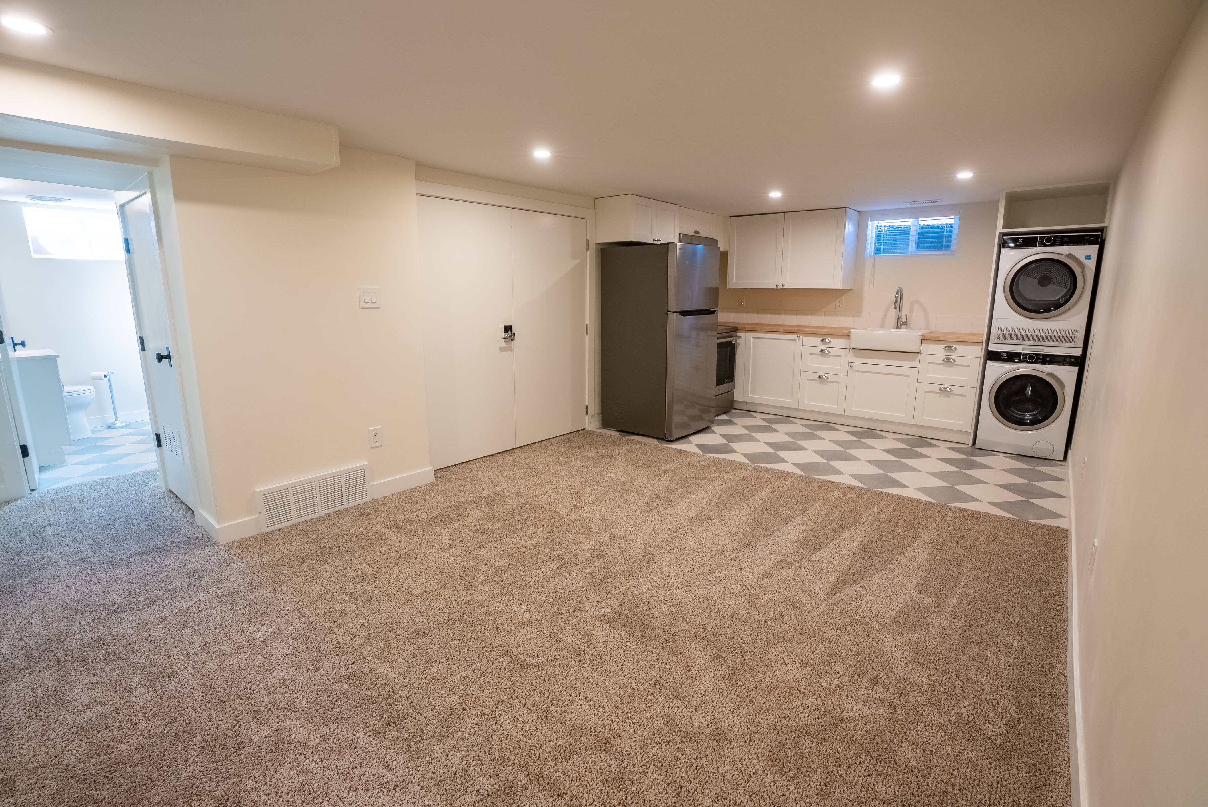 Salt Lake City In-Law/Basement: 2050 E Stratford Dr