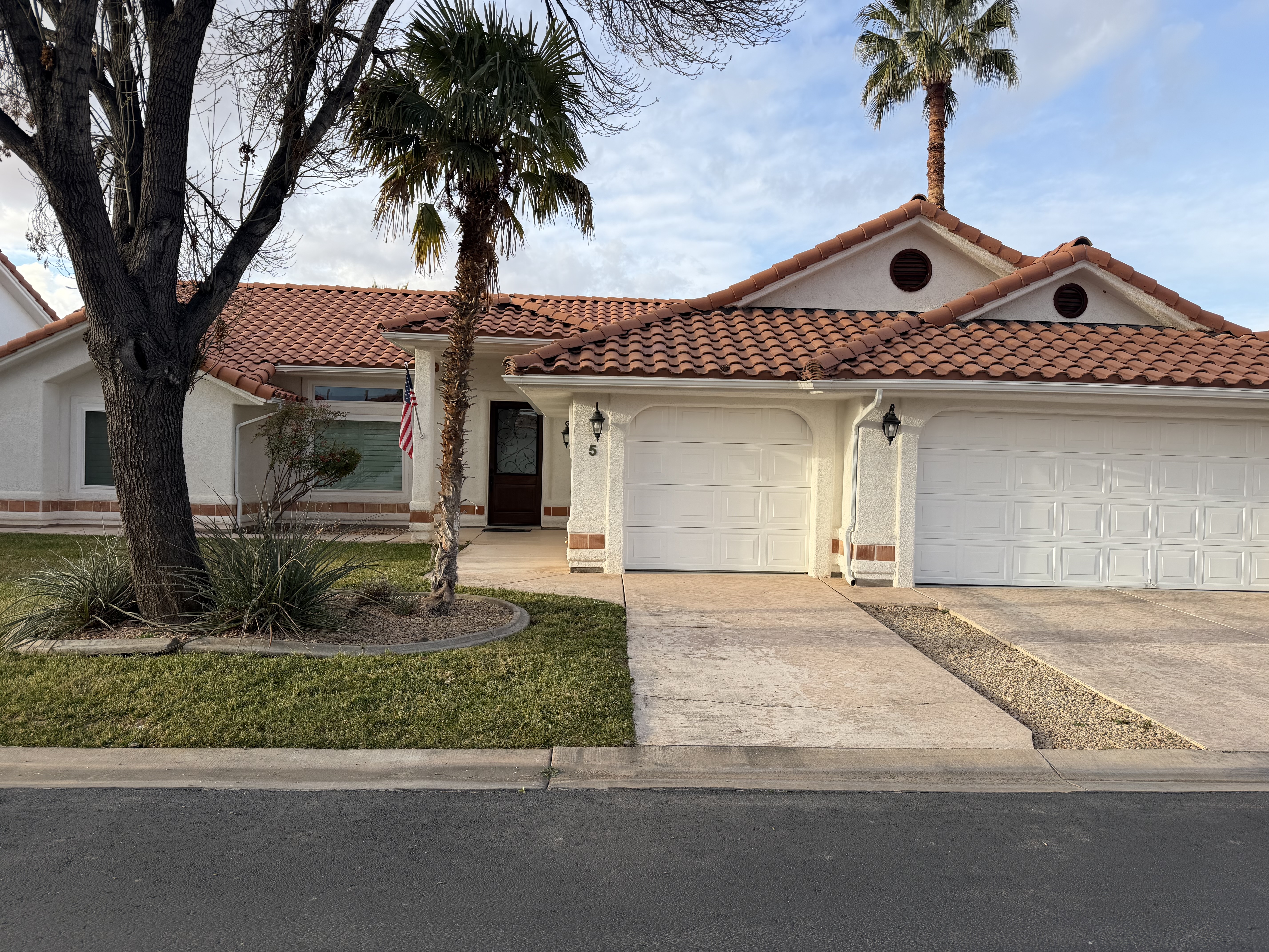 Saint George House: 150 S Crystal Lakes Dr