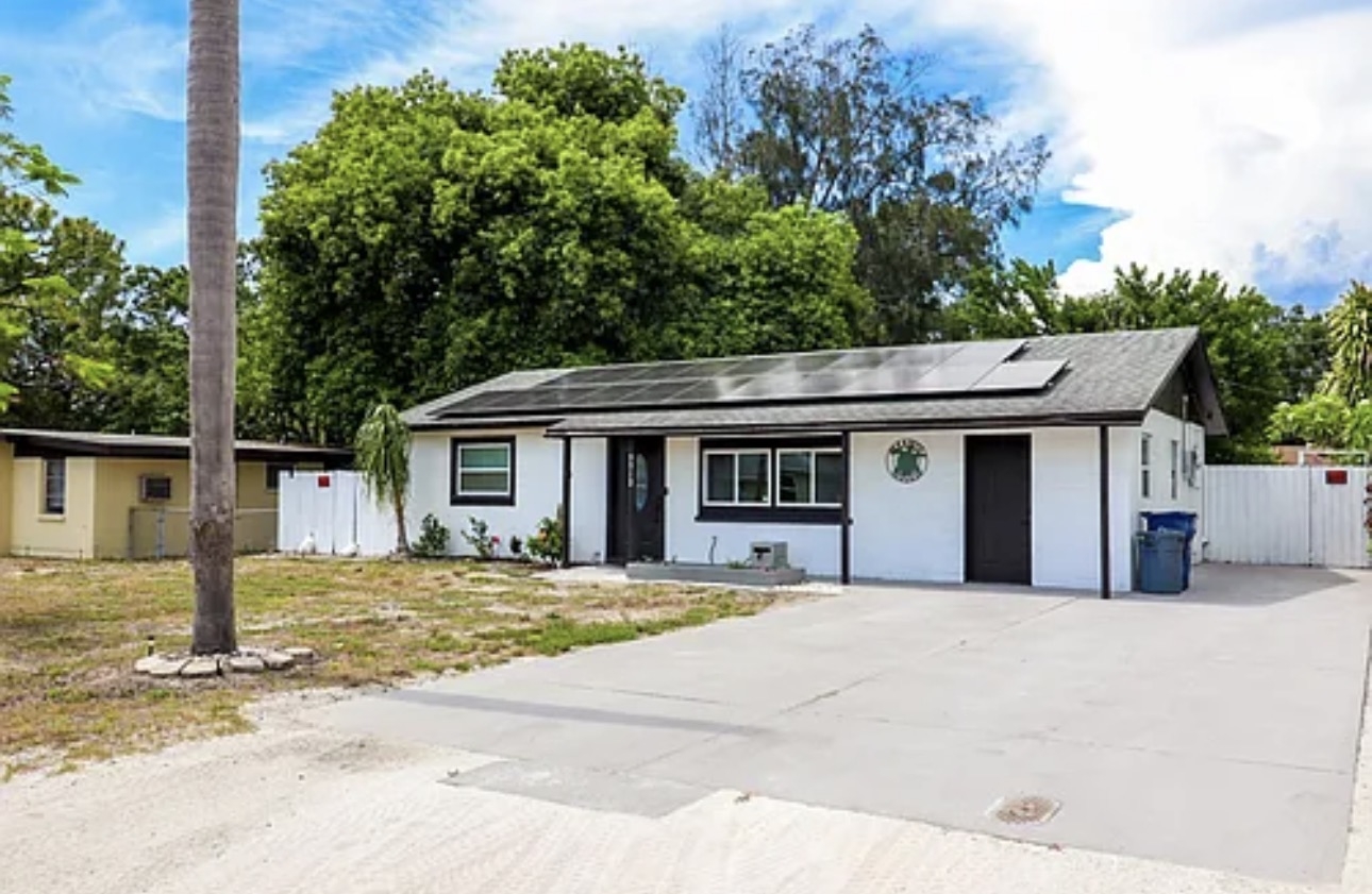 Bradenton House: 3312 36th Ave W